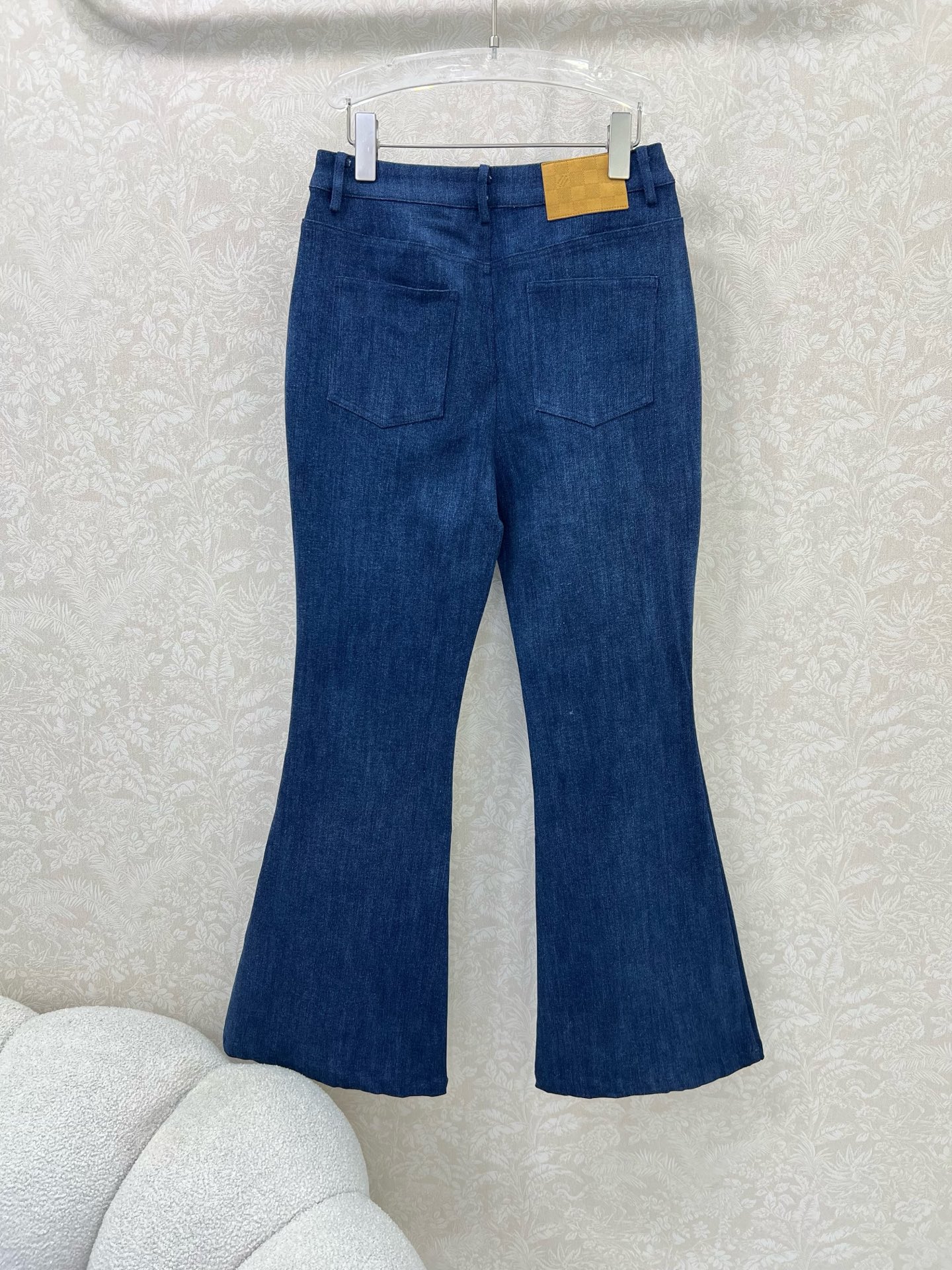 🔥🔥Louis Vuitt*n25新款高腰牛仔微喇裤！日常百搭长腿神器！定制五金 修身微喇裤脚剪裁版型，