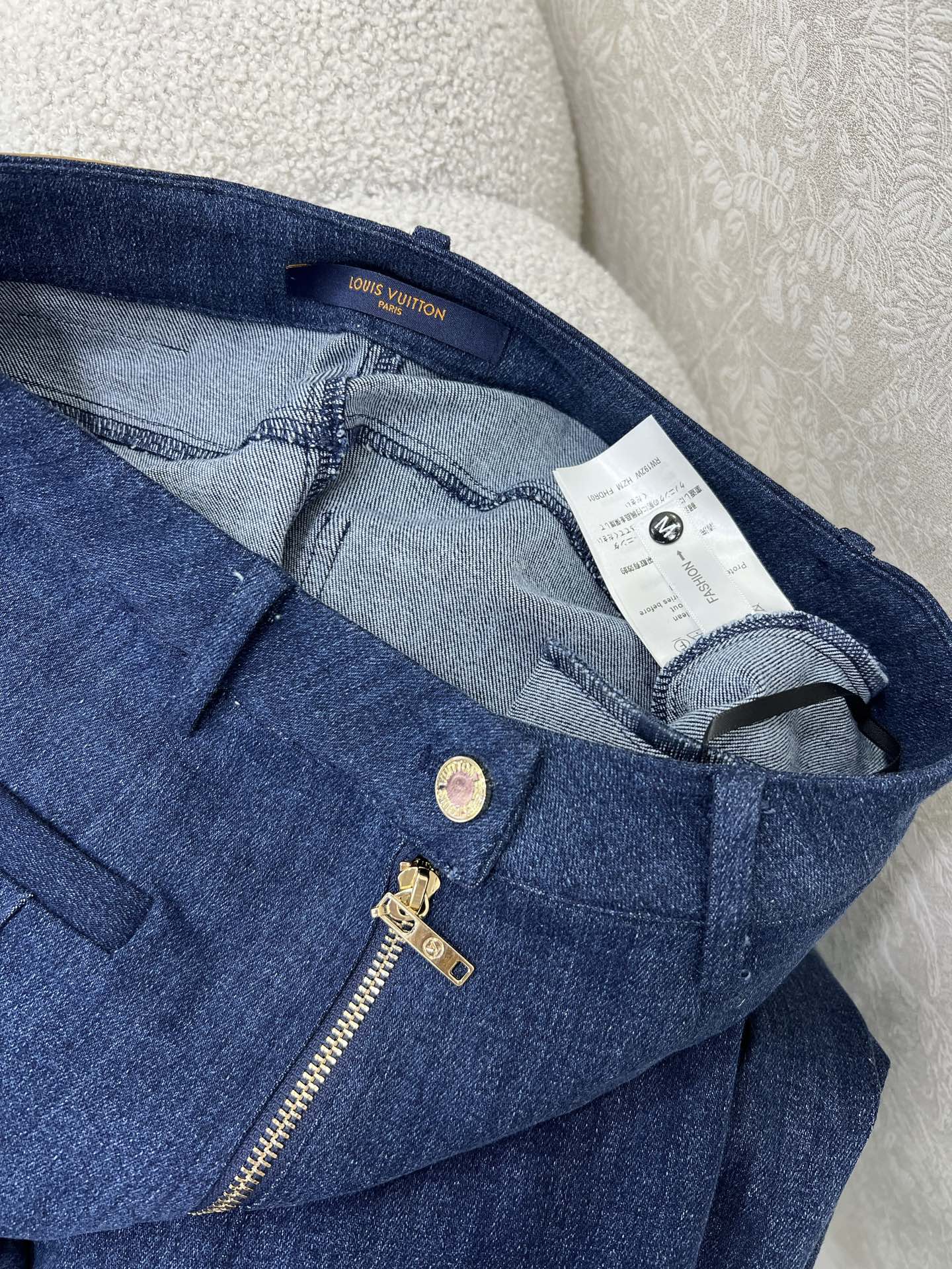 🔥🔥Louis Vuitt*n25新款高腰牛仔微喇裤！日常百搭长腿神器！定制五金 修身微喇裤脚剪裁版型，