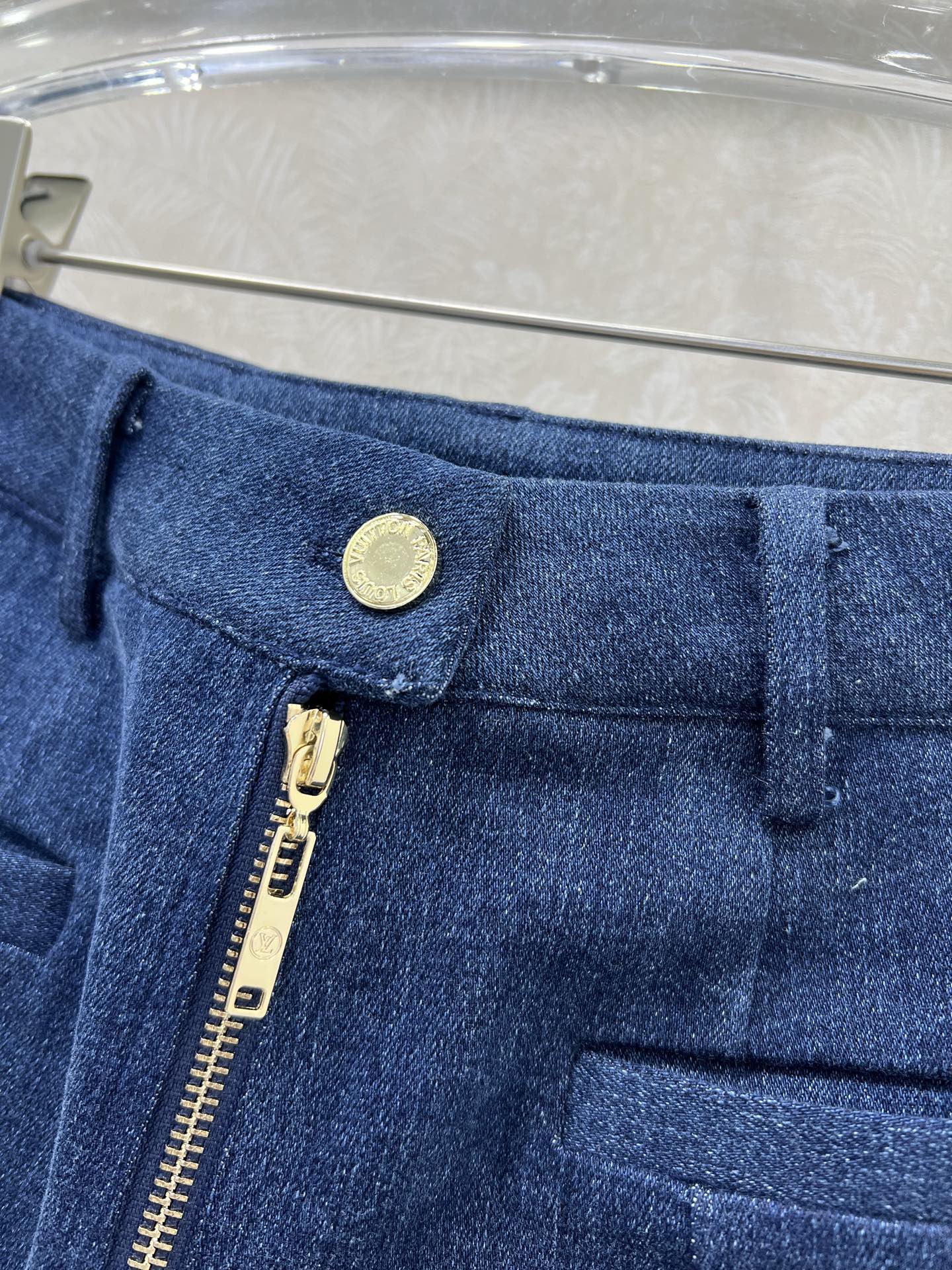 🔥🔥Louis Vuitt*n25新款高腰牛仔微喇裤！日常百搭长腿神器！定制五金 修身微喇裤脚剪裁版型，