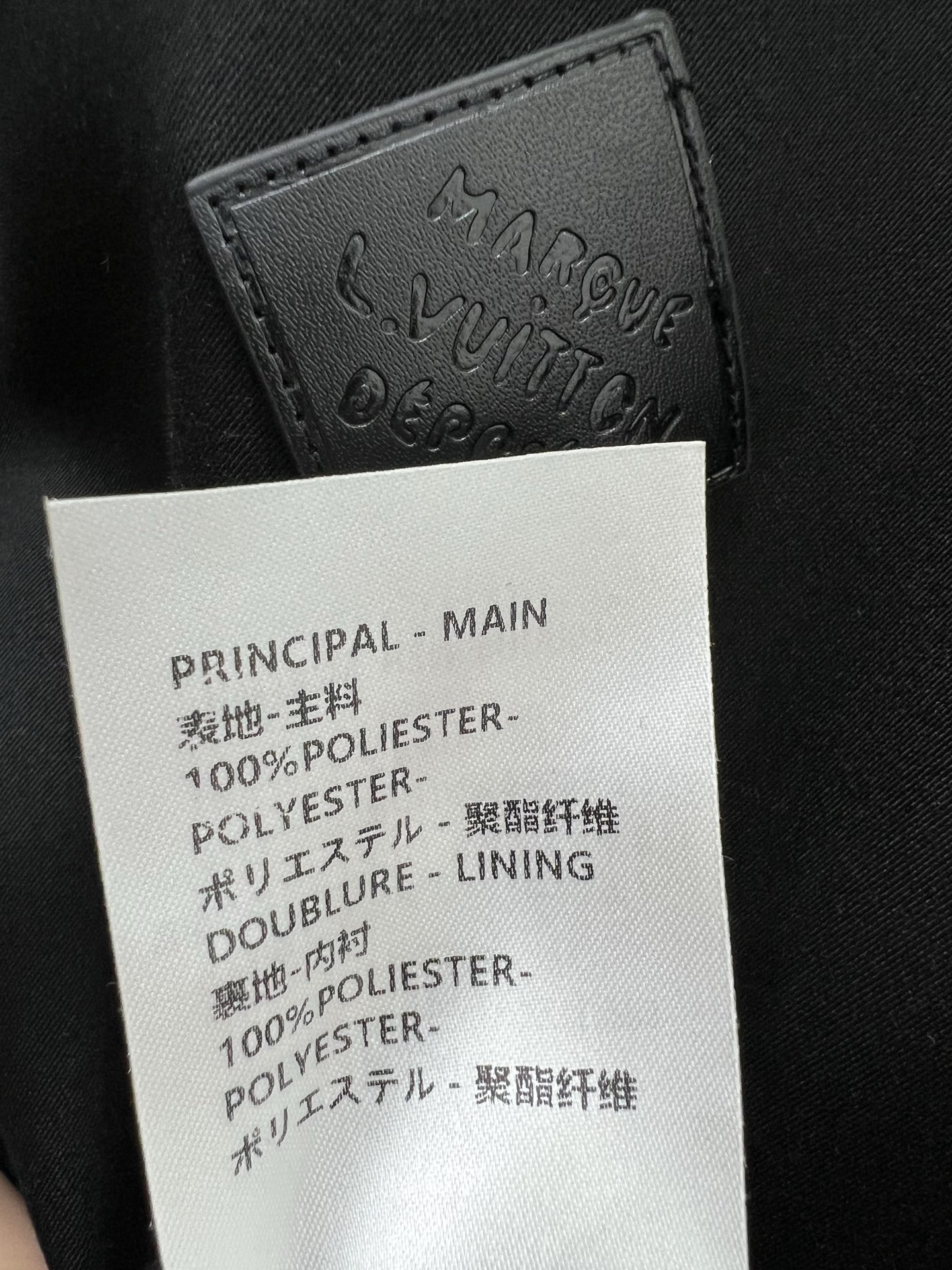 🔥🔥Louis Vuitt*n25新款小立领夹克外套 领口定制字母拉链 胸前皮标装饰 极简中透着高级，轮