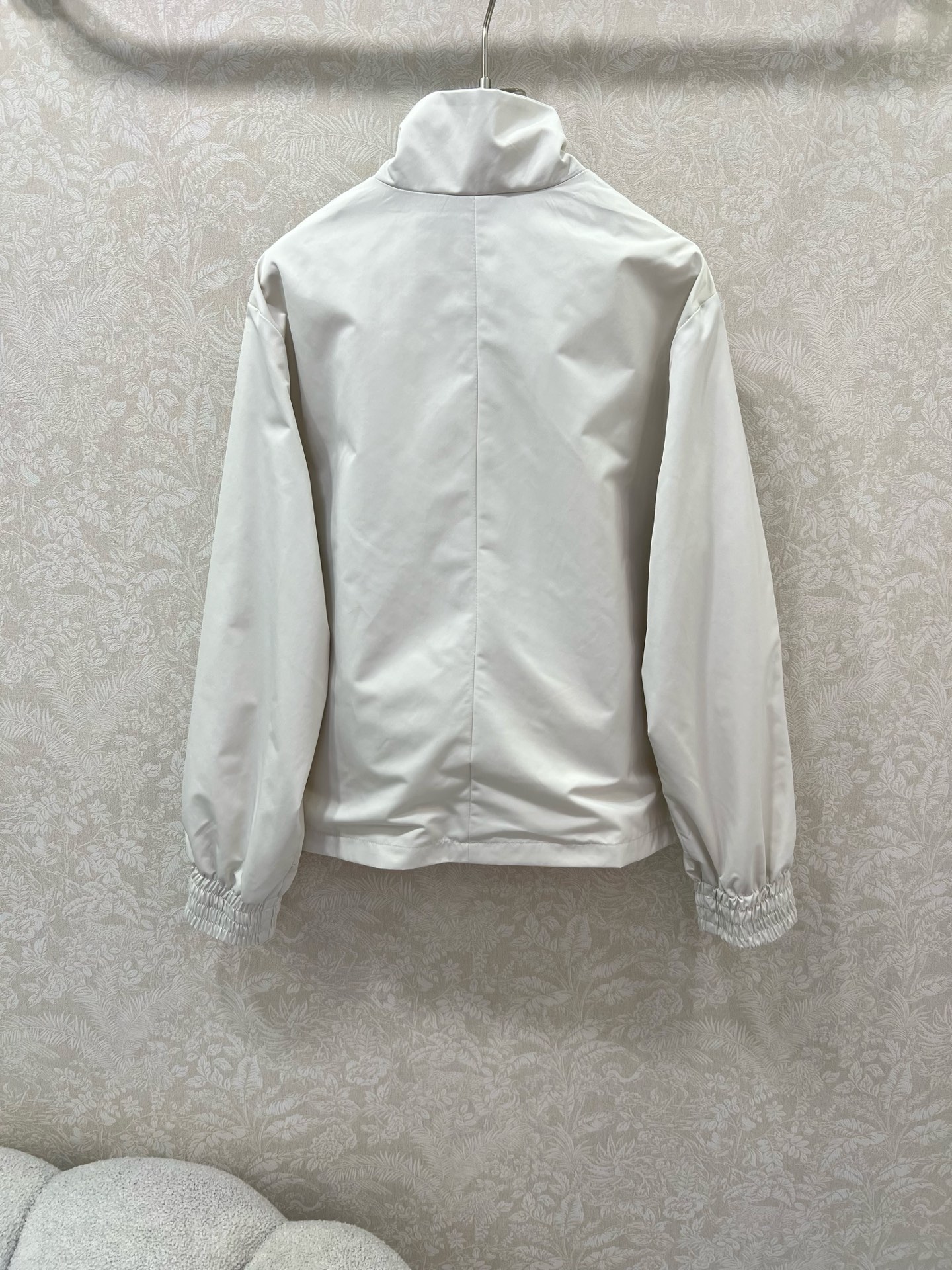 🔥🔥Louis Vuitt*n25新款小立领飞行夹克冲锋衣外套 官网同步酷女孩必备神器，可男女同款 经典