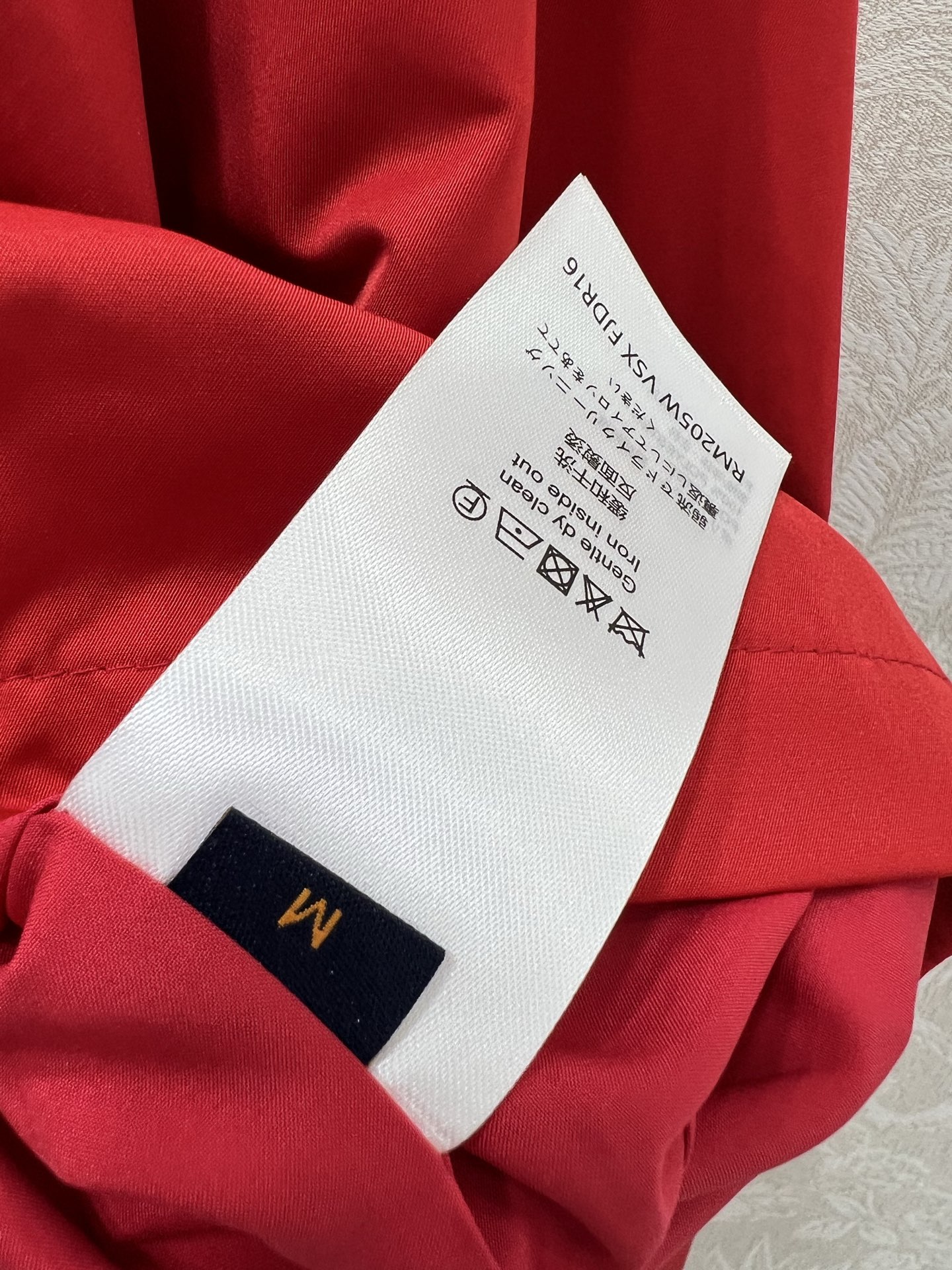 🔥🔥Louis Vuitt*n25新款小立领飞行夹克冲锋衣外套 官网同步酷女孩必备神器，可男女同款 经典