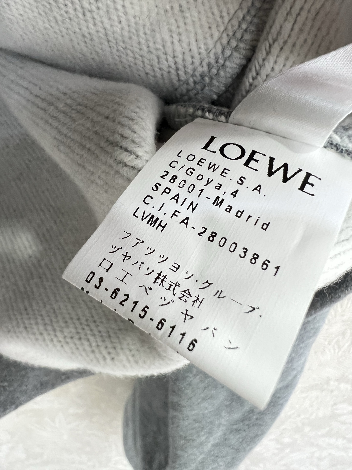 🔥🔥 Loew*25新款薄绒连帽外套 胸前logo刺绣装饰 休闲复古又时髦 简约的撞色线条轮廓很有运动感