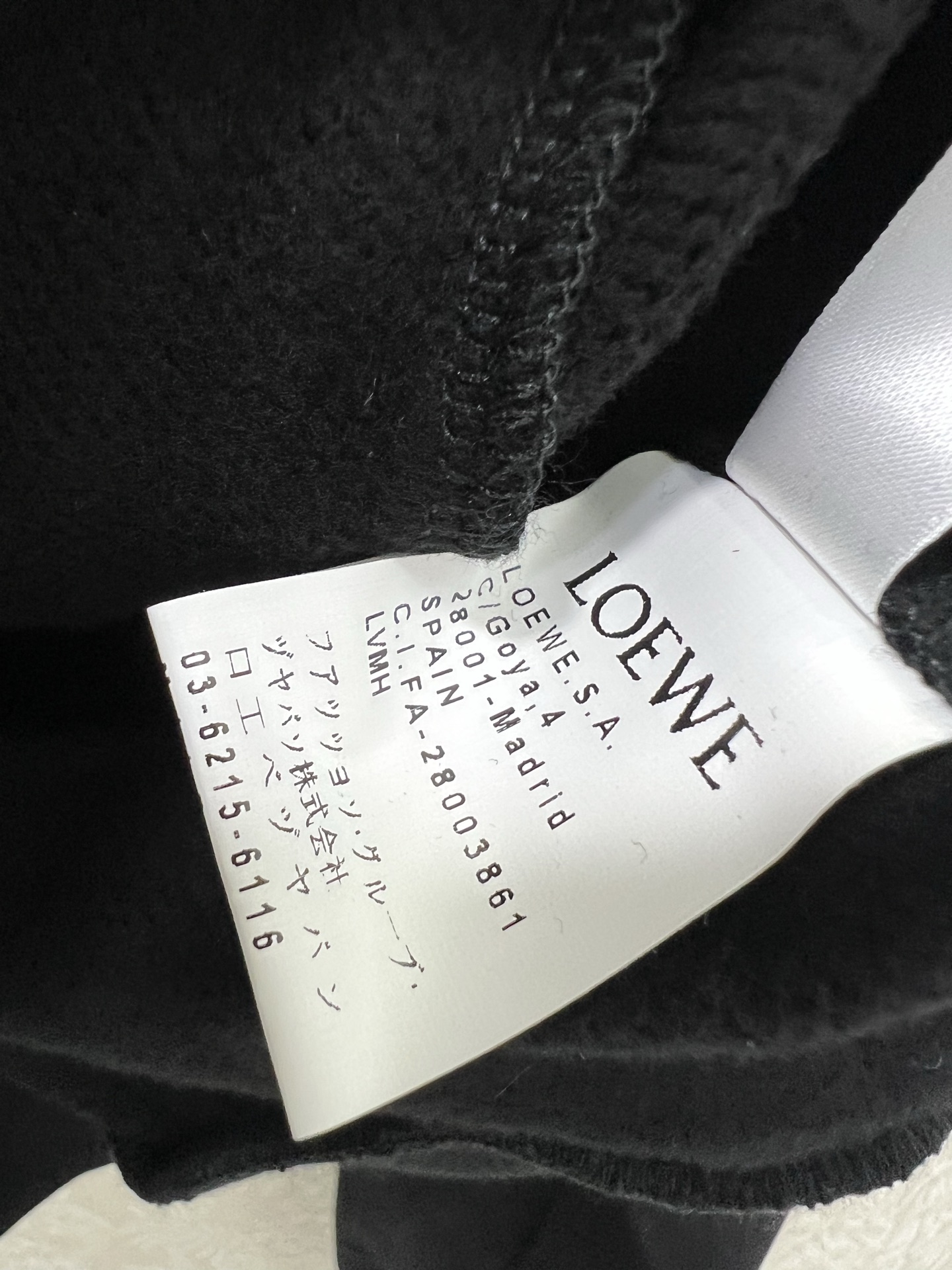 🔥🔥 Loew*25新款薄绒连帽外套 胸前logo刺绣装饰 休闲复古又时髦 简约的撞色线条轮廓很有运动感