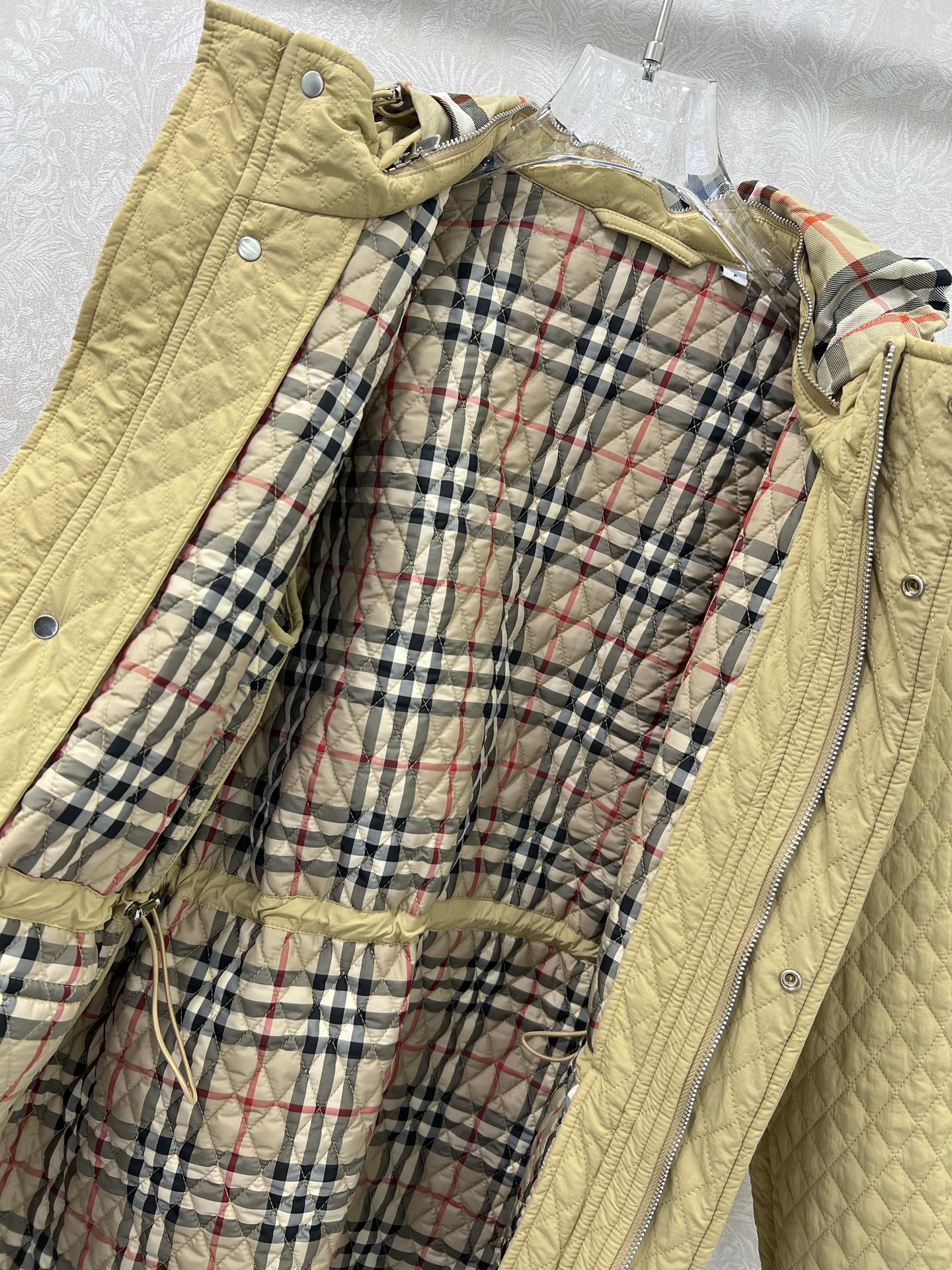 🔥🔥 burber*y 25秋冬新款棉衣棉服外套 帽子经典格纹可隐藏式设计非常亮眼 视觉冲击力强时髦度高