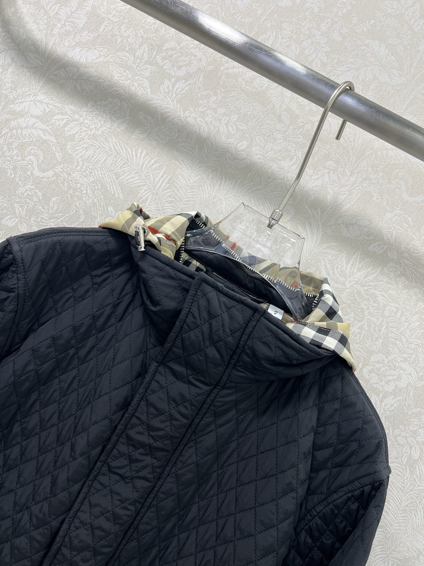🔥🔥 burber*y 25秋冬新款棉衣棉服外套 帽子经典格纹可隐藏式设计非常亮眼 视觉冲击力强时髦度高