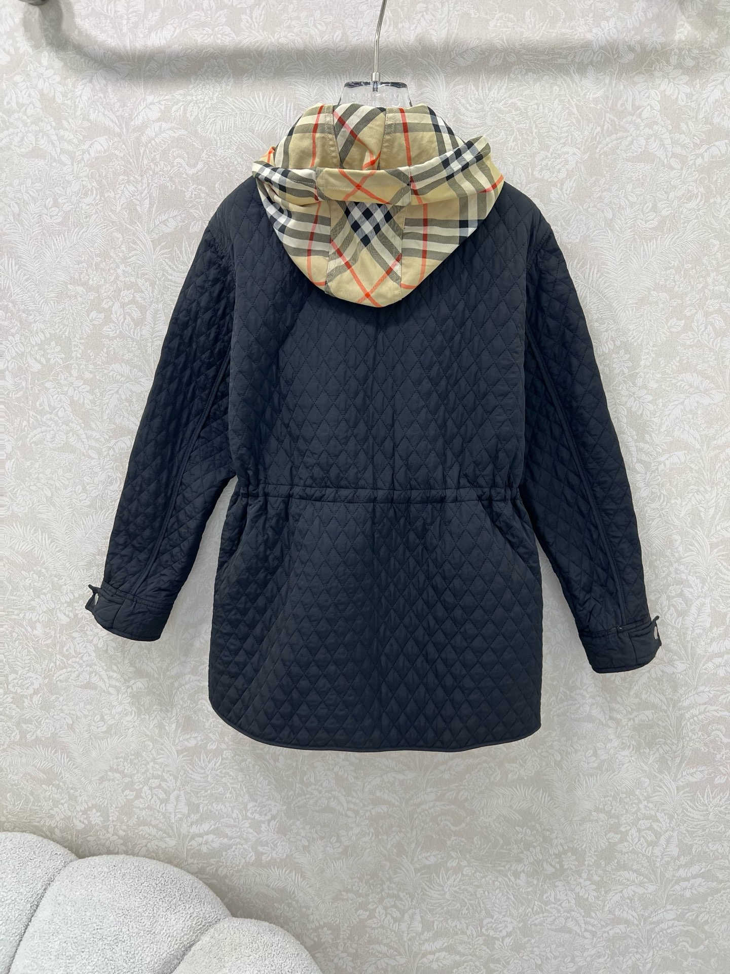 🔥🔥 burber*y 25秋冬新款棉衣棉服外套 帽子经典格纹可隐藏式设计非常亮眼 视觉冲击力强时髦度高