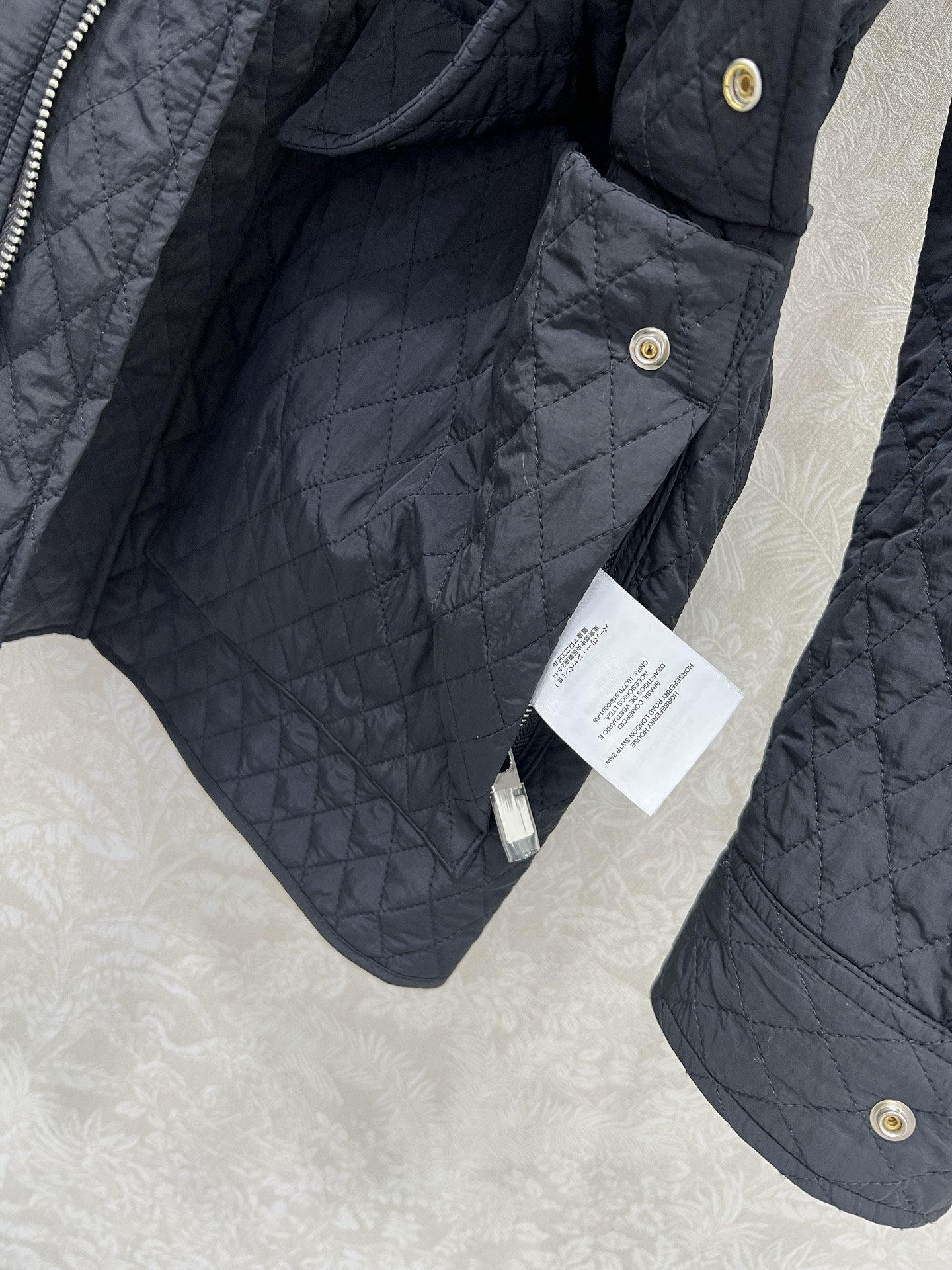 🔥🔥 burber*y 25秋冬新款棉衣棉服外套 帽子经典格纹可隐藏式设计非常亮眼 视觉冲击力强时髦度高