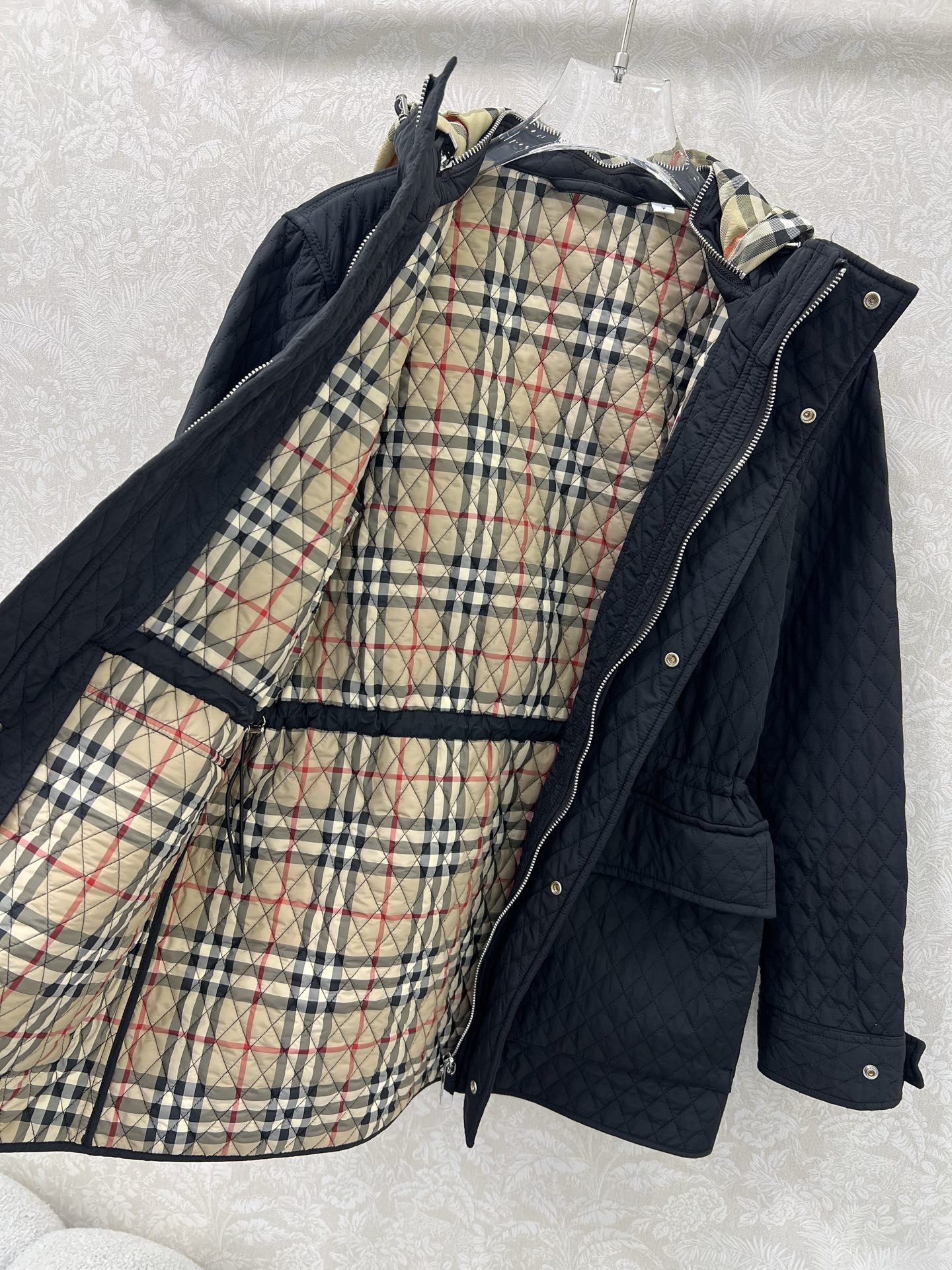🔥🔥 burber*y 25秋冬新款棉衣棉服外套 帽子经典格纹可隐藏式设计非常亮眼 视觉冲击力强时髦度高