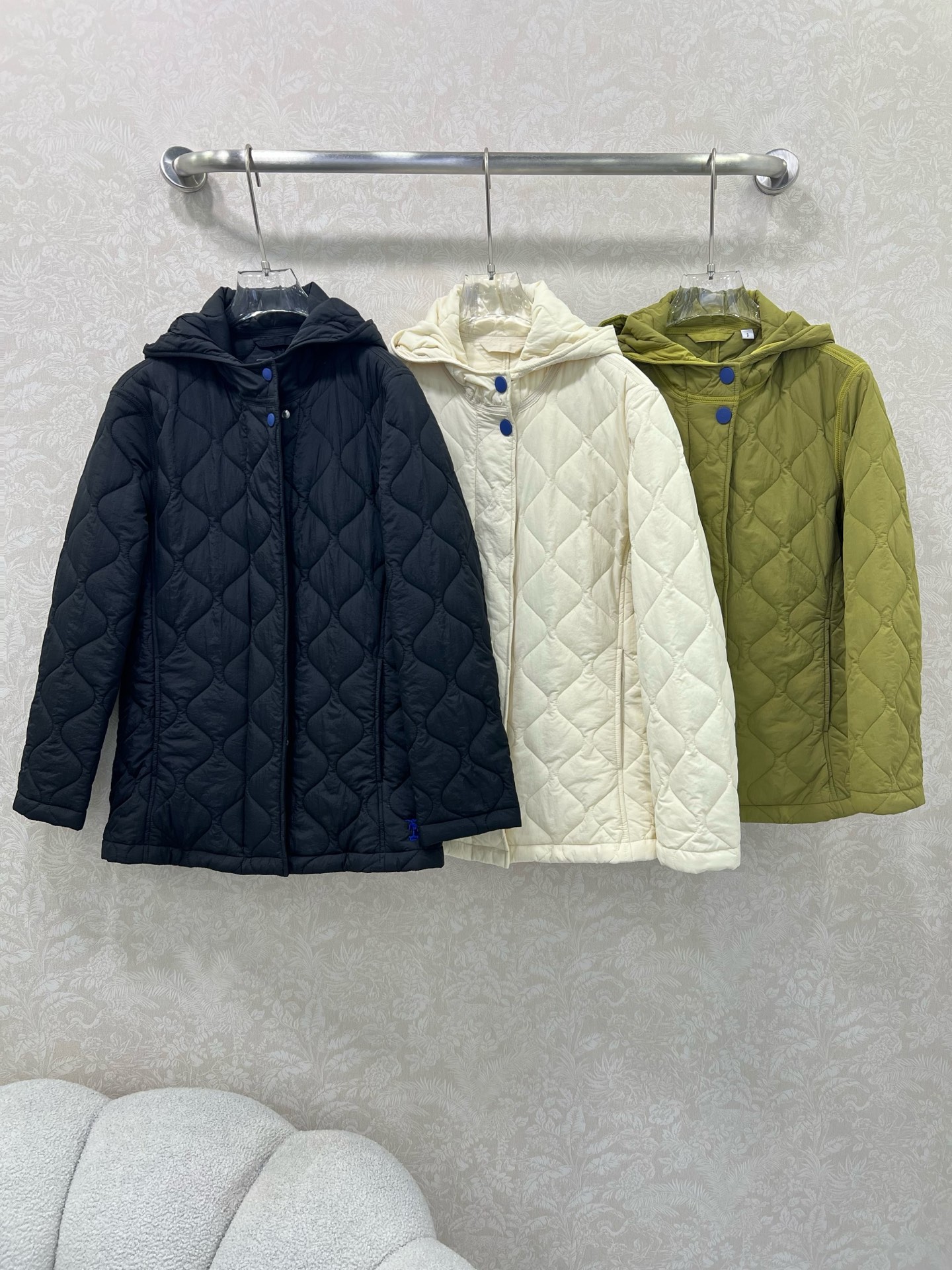 🔥🔥 burber*y 25秋冬新款棉衣连帽棉服外套 菱格扎线夹棉外套 衣角战马logo刺绣 微修身上身