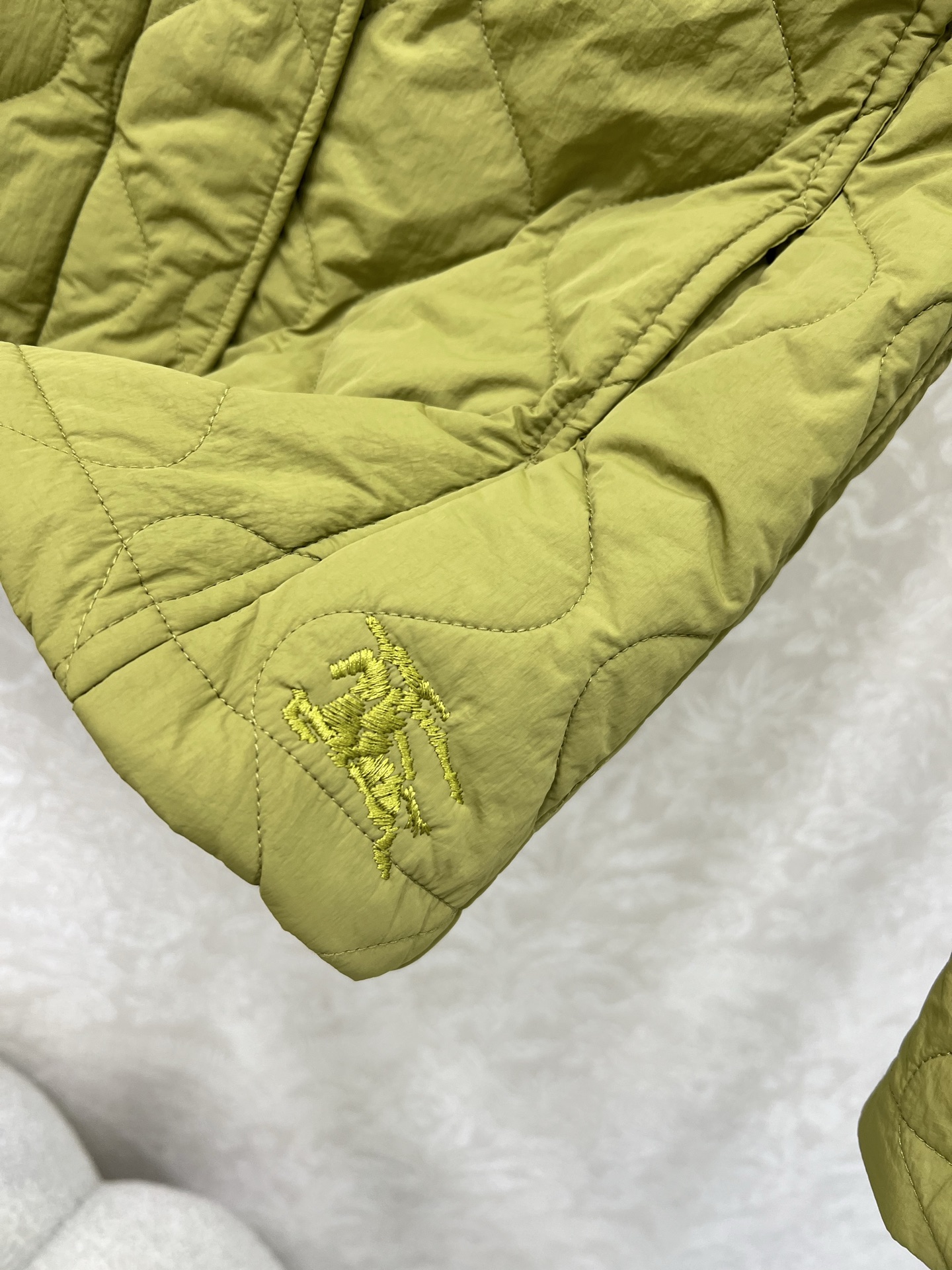 🔥🔥 burber*y 25秋冬新款棉衣连帽棉服外套 菱格扎线夹棉外套 衣角战马logo刺绣 微修身上身