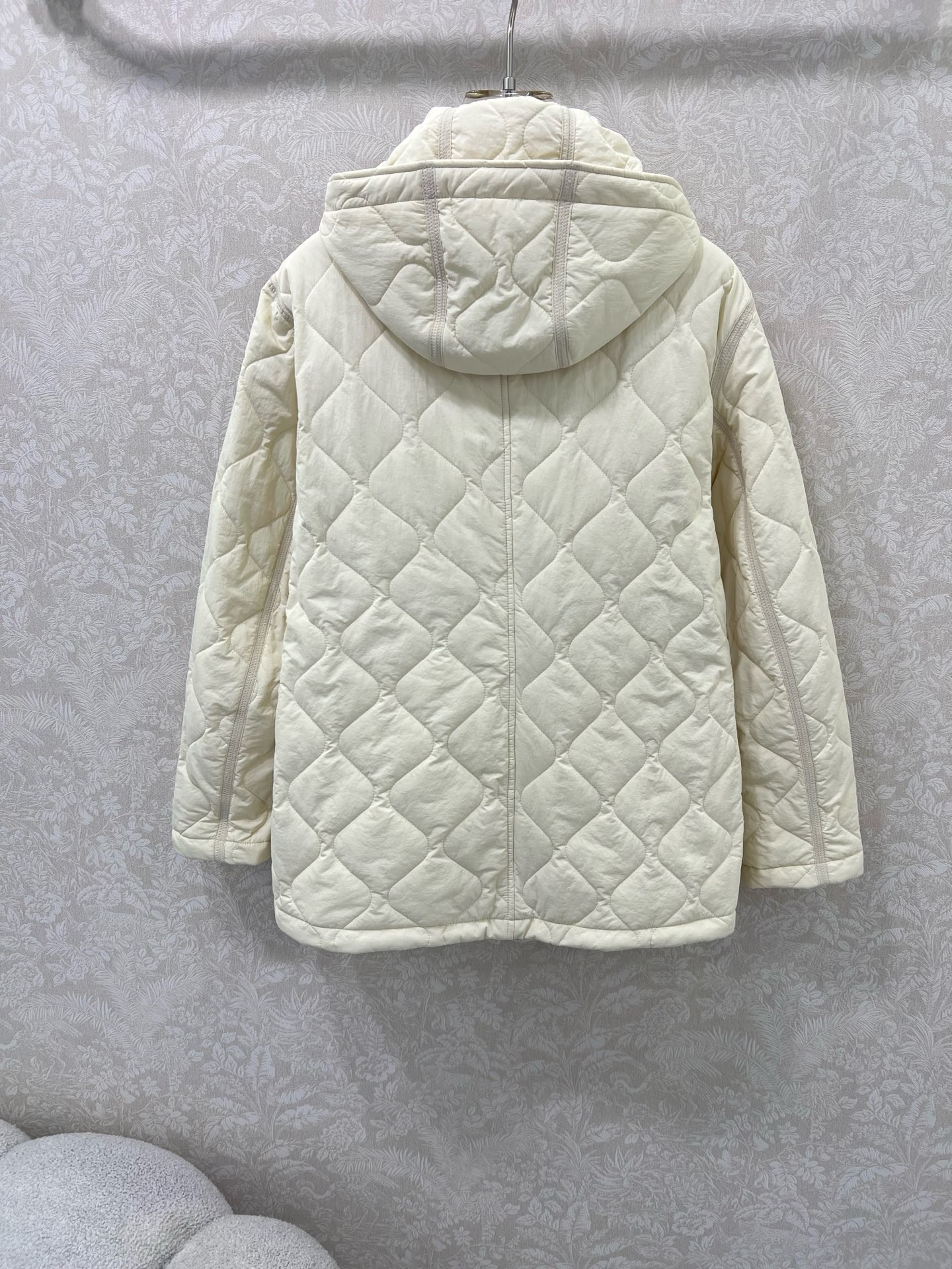 🔥🔥 burber*y 25秋冬新款棉衣连帽棉服外套 菱格扎线夹棉外套 衣角战马logo刺绣 微修身上身