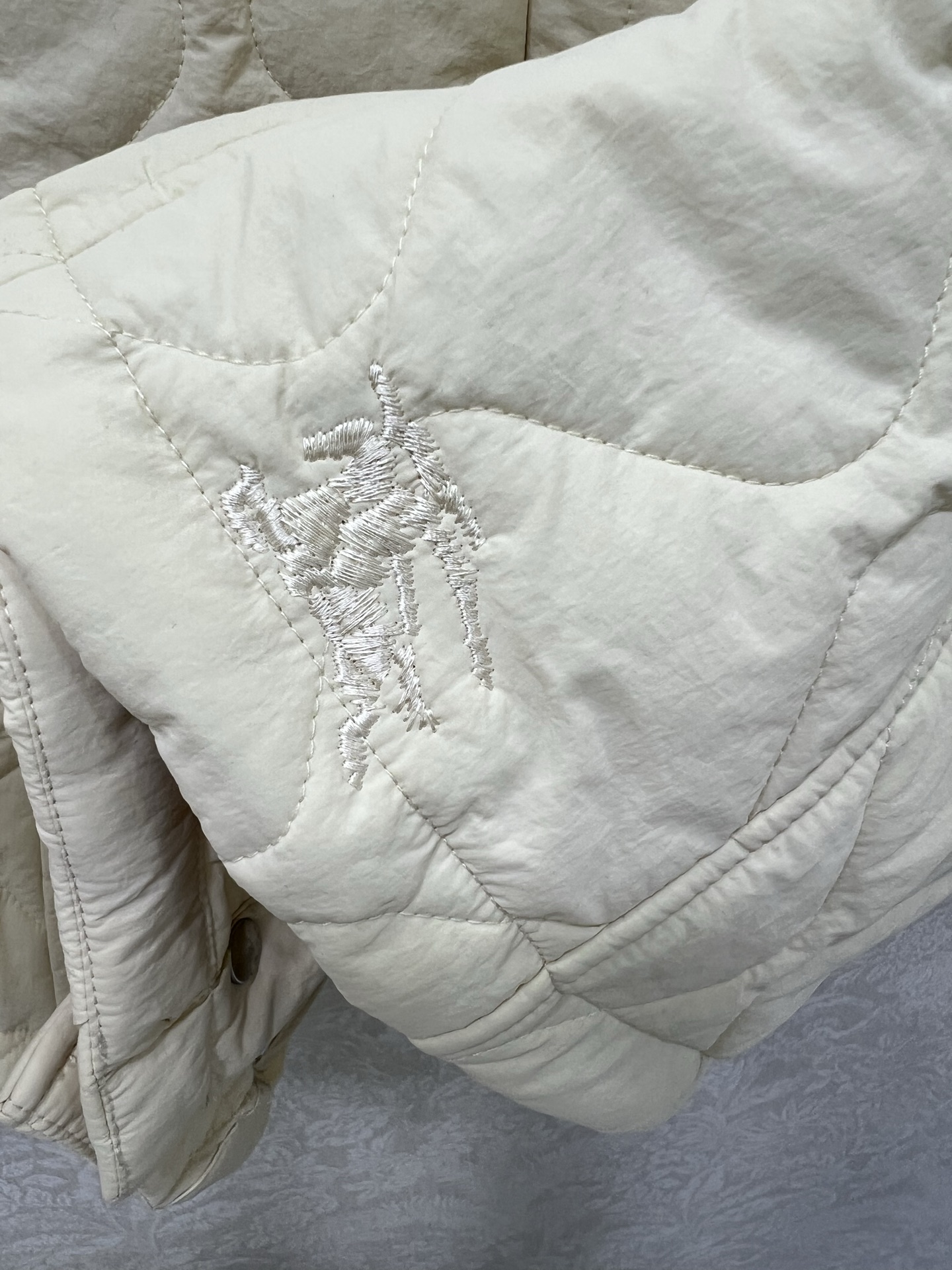 🔥🔥 burber*y 25秋冬新款棉衣连帽棉服外套 菱格扎线夹棉外套 衣角战马logo刺绣 微修身上身