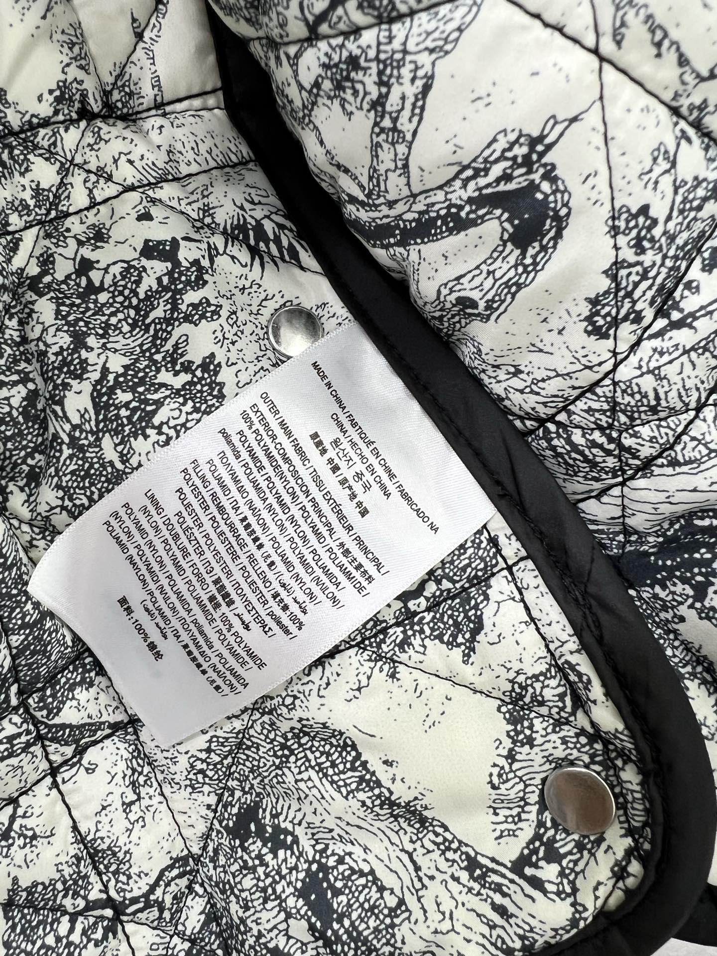 🔥🔥 Dio* 25秋冬新款戴妃藤格连帽压线棉衣外套 内衬经典丛林动物花色非常亮眼 视觉冲击力强时髦度高