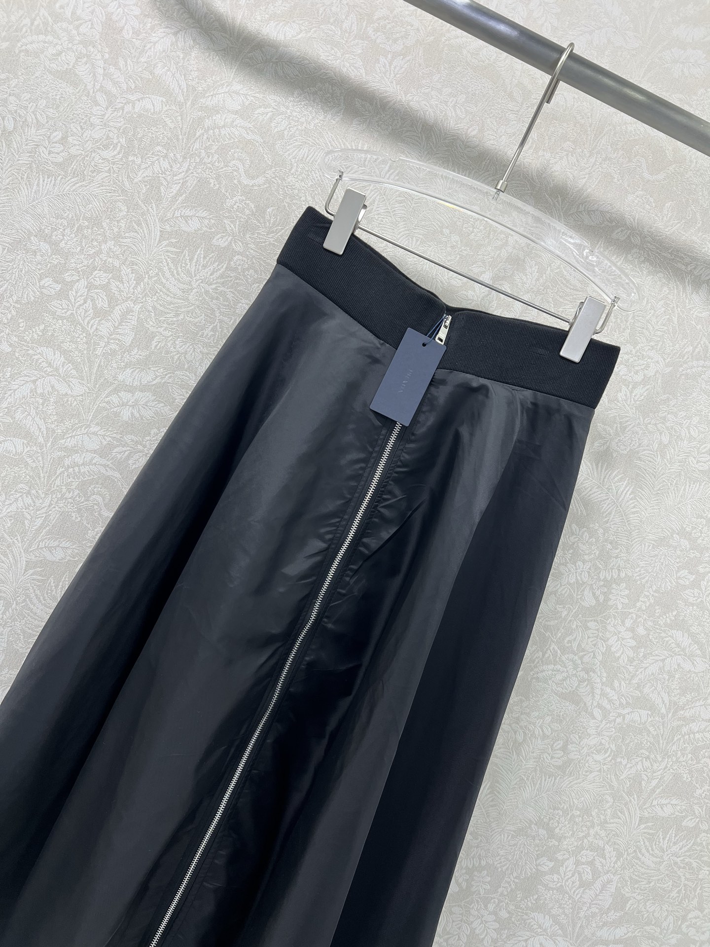 🔥🔥PRAD*普拉*达 25新款大摆拉链半裙伞裙 定制YB进口环保再生尼龙材质 质感轻薄透气 光泽有型 