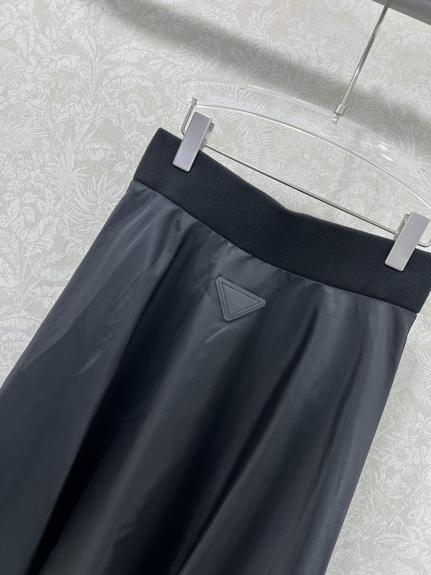 🔥🔥PRAD*普拉*达 25新款大摆拉链半裙伞裙 定制YB进口环保再生尼龙材质 质感轻薄透气 光泽有型 