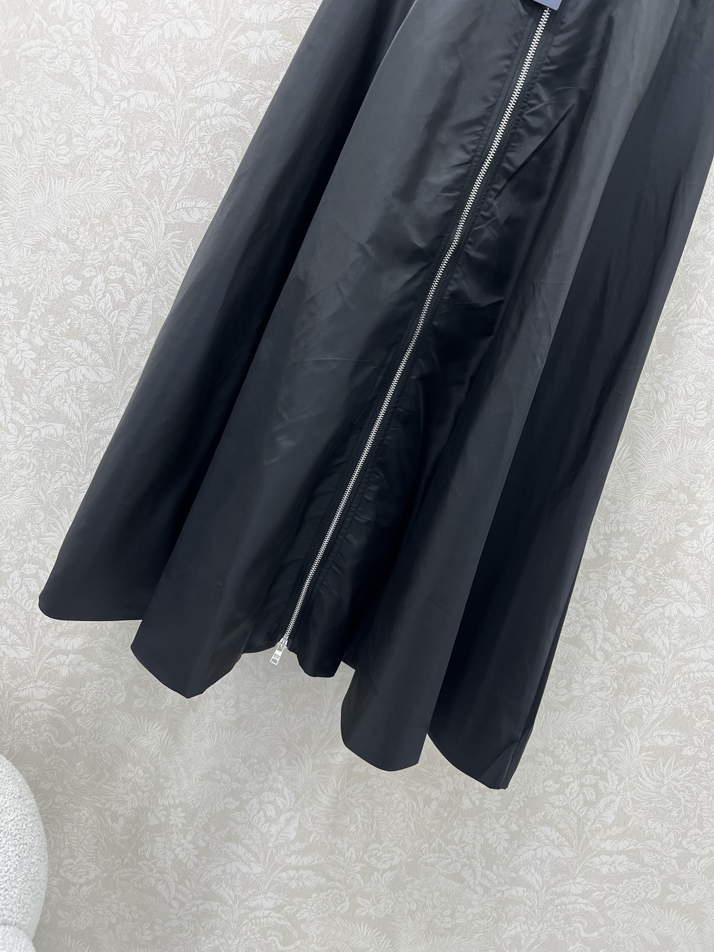 🔥🔥PRAD*普拉*达 25新款大摆拉链半裙伞裙 定制YB进口环保再生尼龙材质 质感轻薄透气 光泽有型 