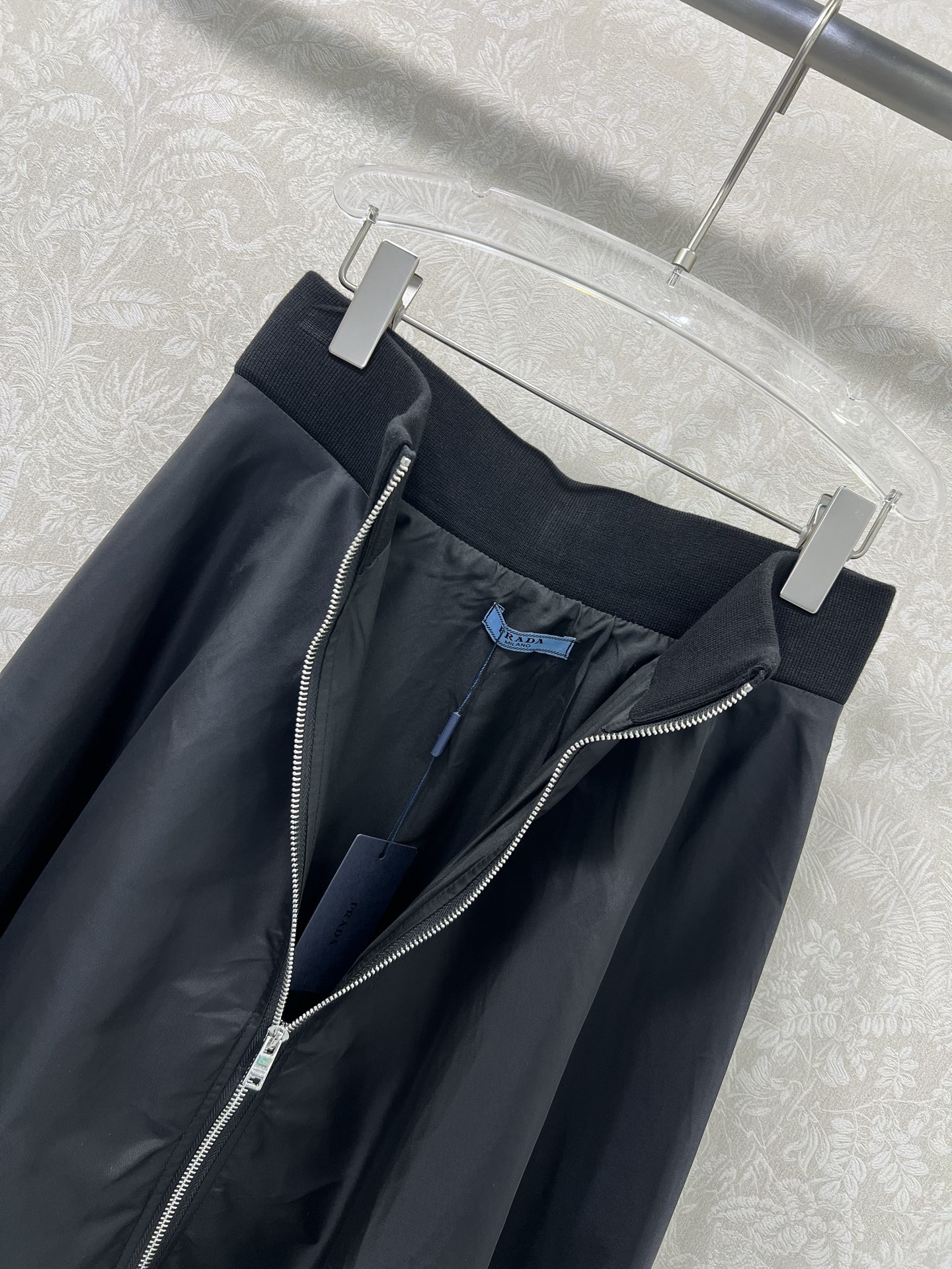 🔥🔥PRAD*普拉*达 25新款大摆拉链半裙伞裙 定制YB进口环保再生尼龙材质 质感轻薄透气 光泽有型 