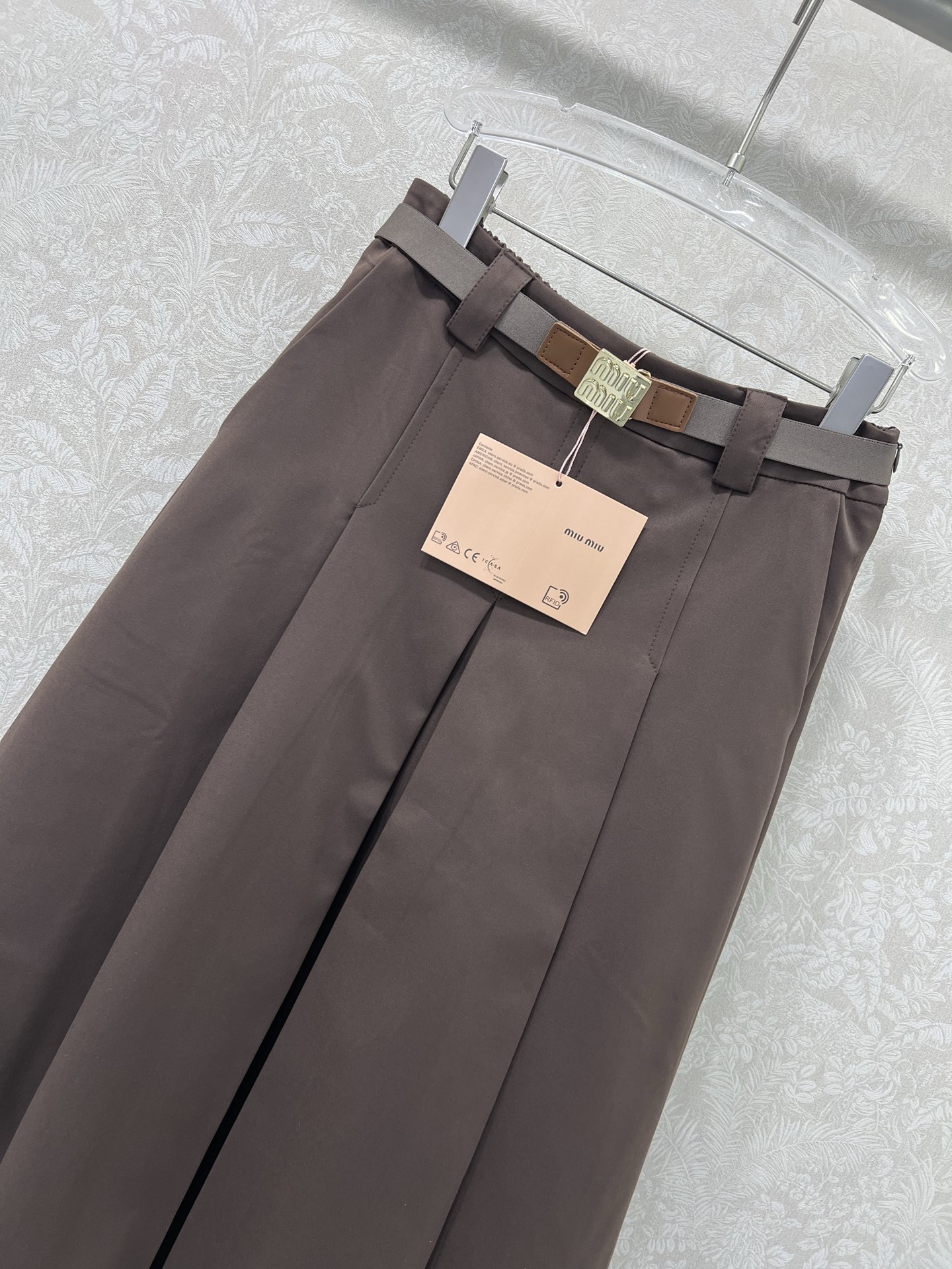 🔥🔥miumi* 25新款miu系复古压褶半裙 定制金属腰头腰带 裙身低调奢华立体剪裁 精简线条感设计凸