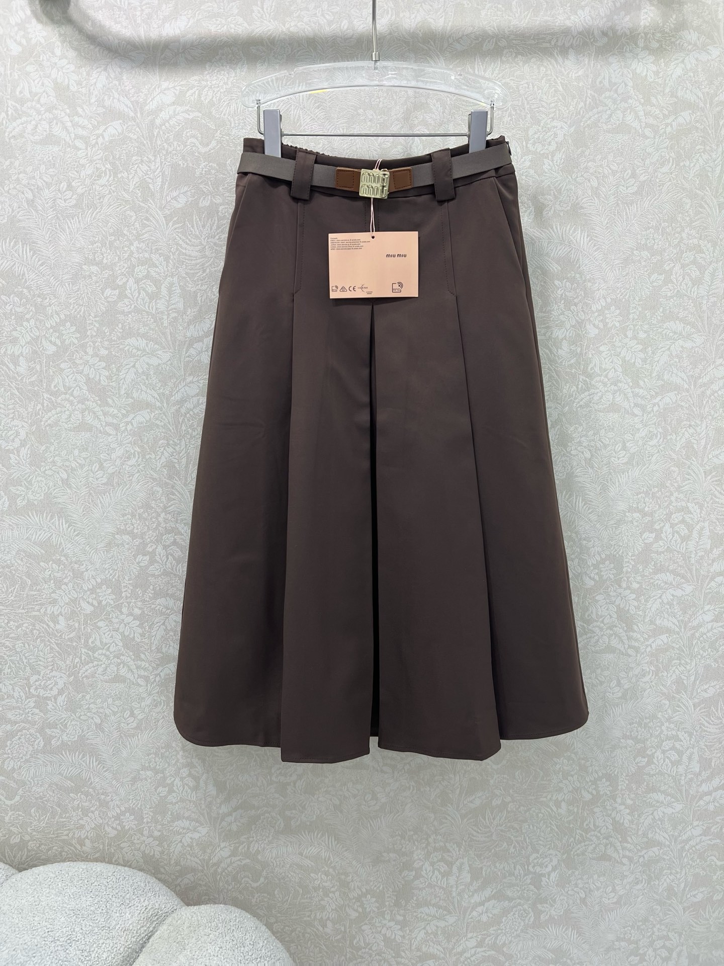 🔥🔥miumi* 25新款miu系复古压褶半裙 定制金属腰头腰带 裙身低调奢华立体剪裁 精简线条感设计凸