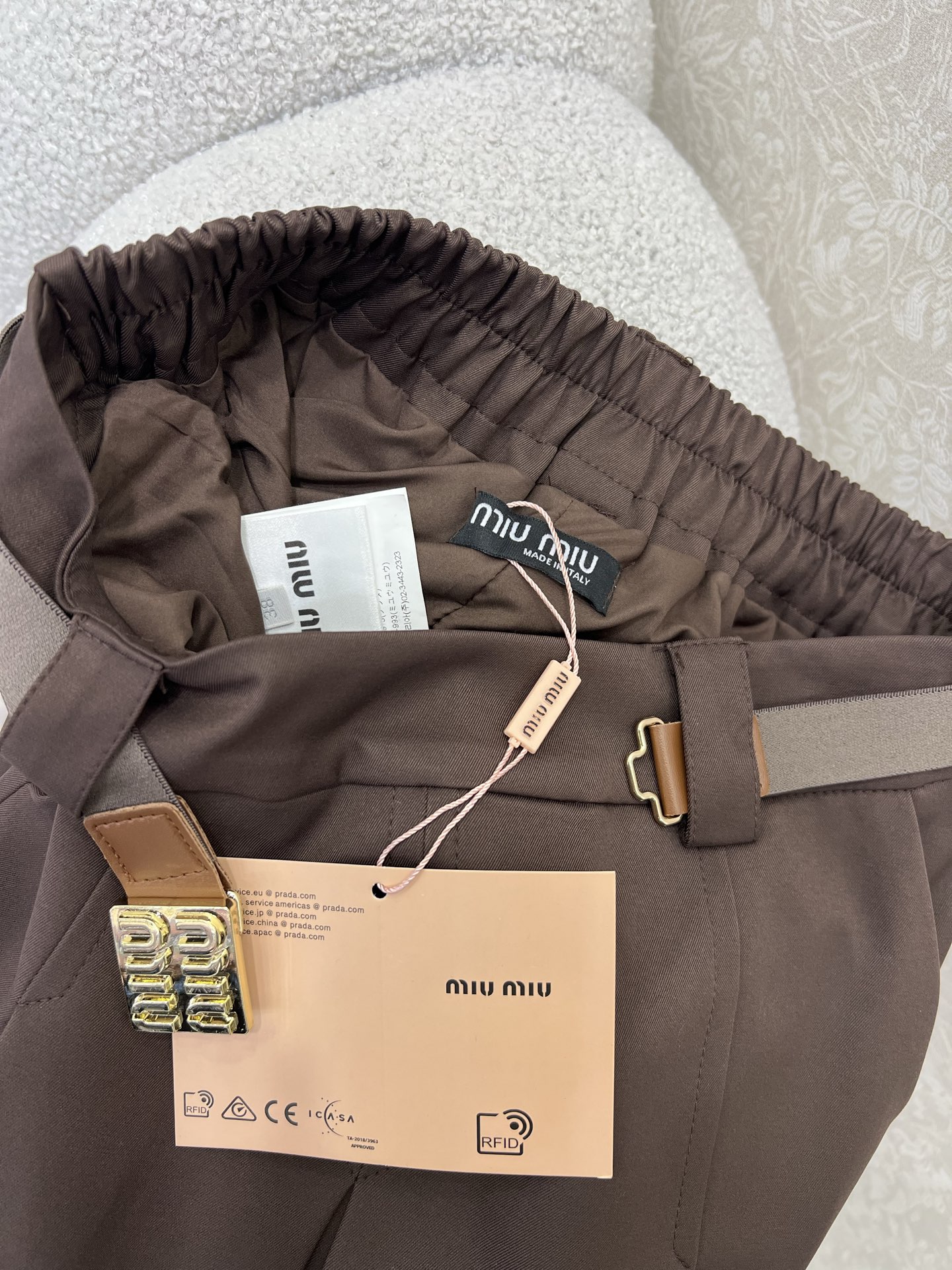 🔥🔥miumi* 25新款miu系复古压褶半裙 定制金属腰头腰带 裙身低调奢华立体剪裁 精简线条感设计凸