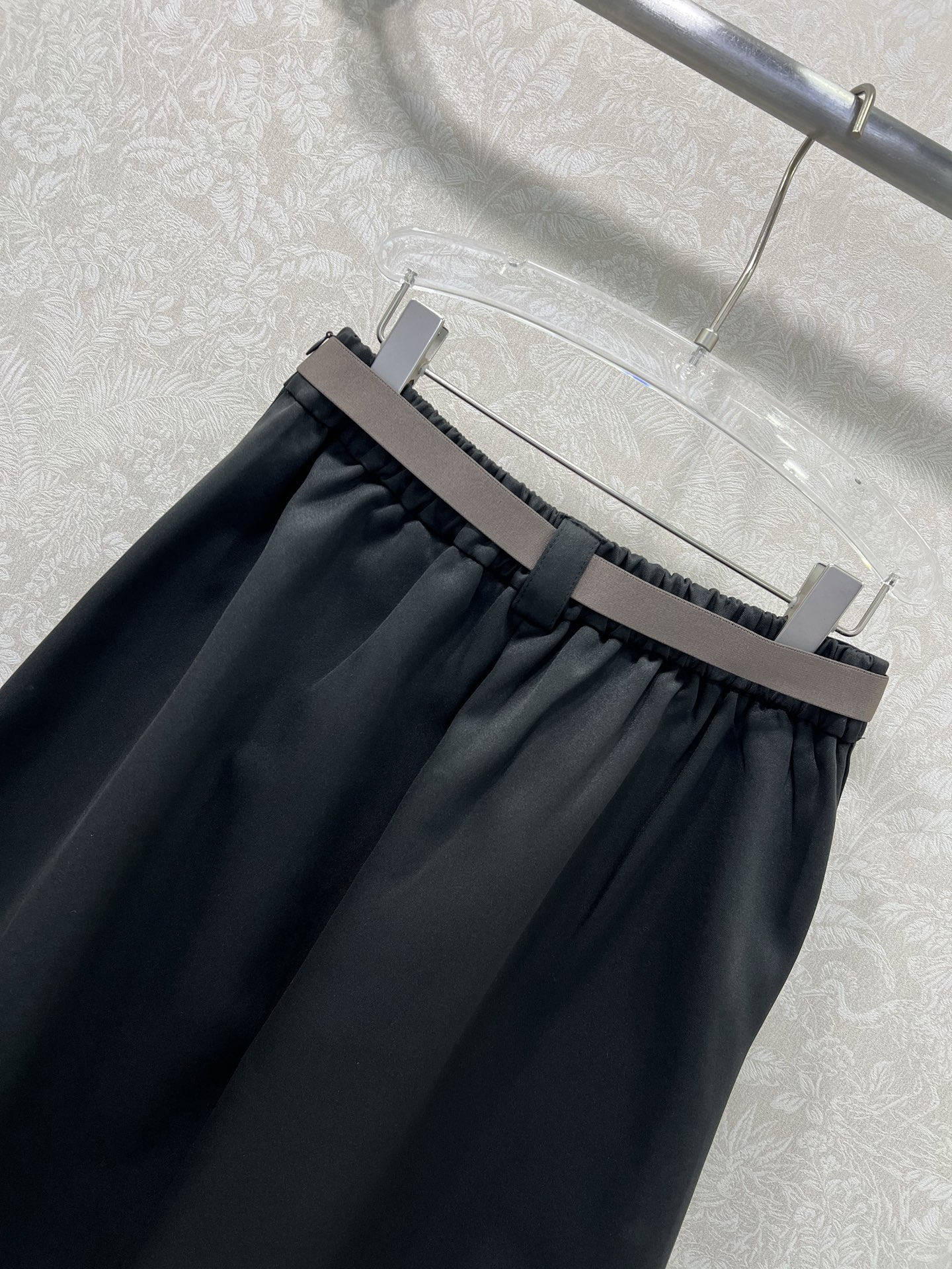 🔥🔥miumi* 25新款miu系复古压褶半裙 定制金属腰头腰带 裙身低调奢华立体剪裁 精简线条感设计凸