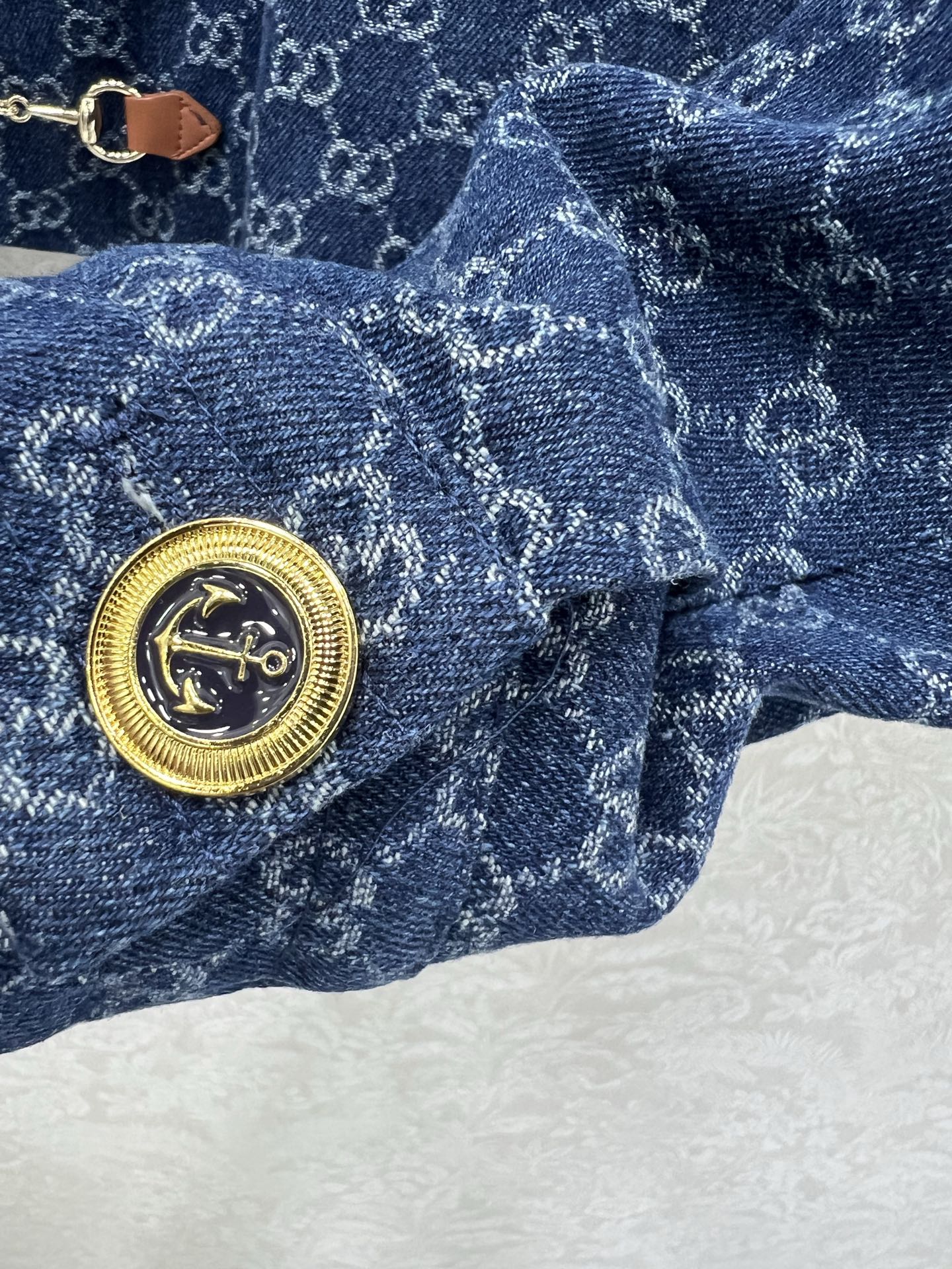 🔥🔥Gucc* 25新款复古洗水牛仔外套 整体双g老花设计 下摆马衔扣皮边装饰 经典翻领H版型时髦又高级