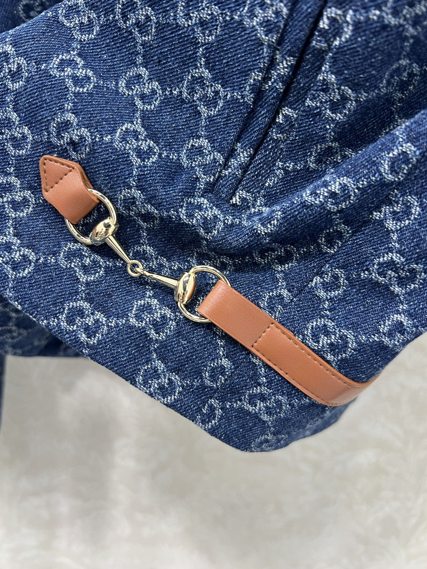 🔥🔥Gucc* 25新款复古洗水牛仔外套 整体双g老花设计 下摆马衔扣皮边装饰 经典翻领H版型时髦又高级