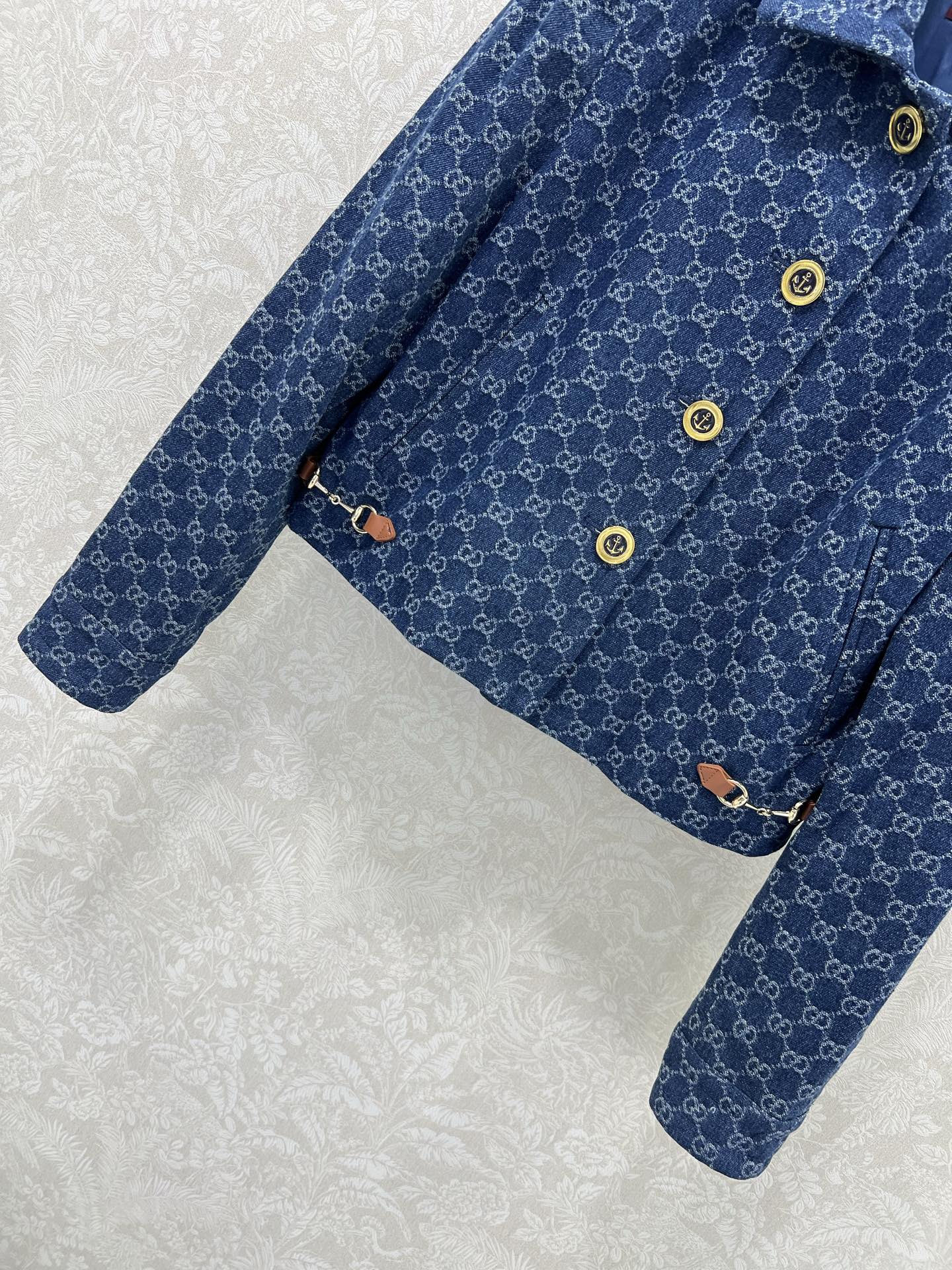 🔥🔥Gucc* 25新款复古洗水牛仔外套 整体双g老花设计 下摆马衔扣皮边装饰 经典翻领H版型时髦又高级