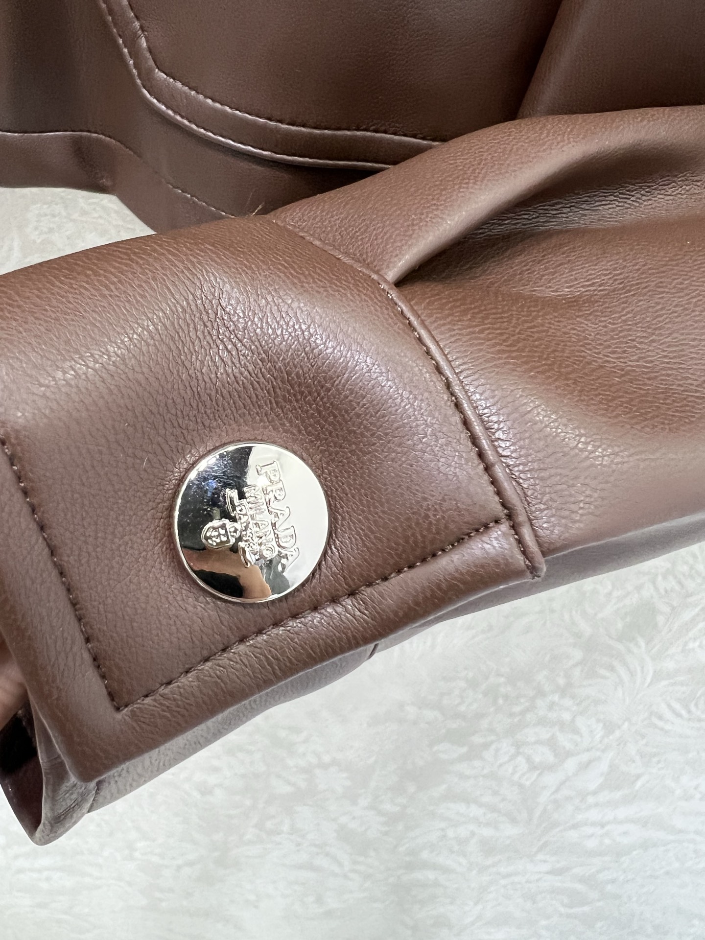 🔥🔥PRAD*25秋冬新款洗水皮皮衣外套 挺括有型 设计独特有质感 翻领拉链外套 搭配弹力下摆 经典夹克