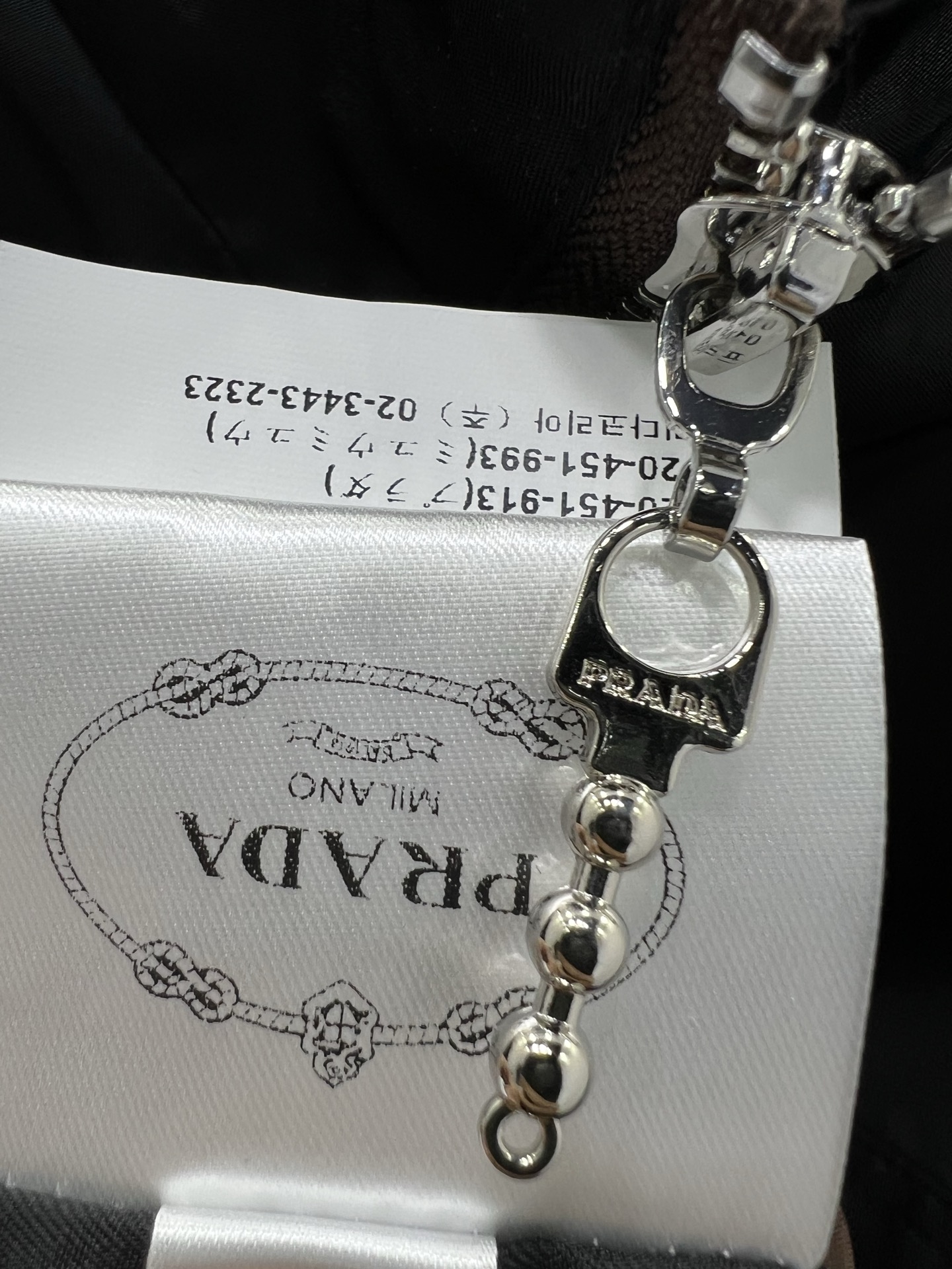 🔥PRAD*25新款撞色冲锋衣尼龙立领外套 采用高级水洗尼龙棉质斜纹面料质感满满！腰部抽绳随性调节，打造