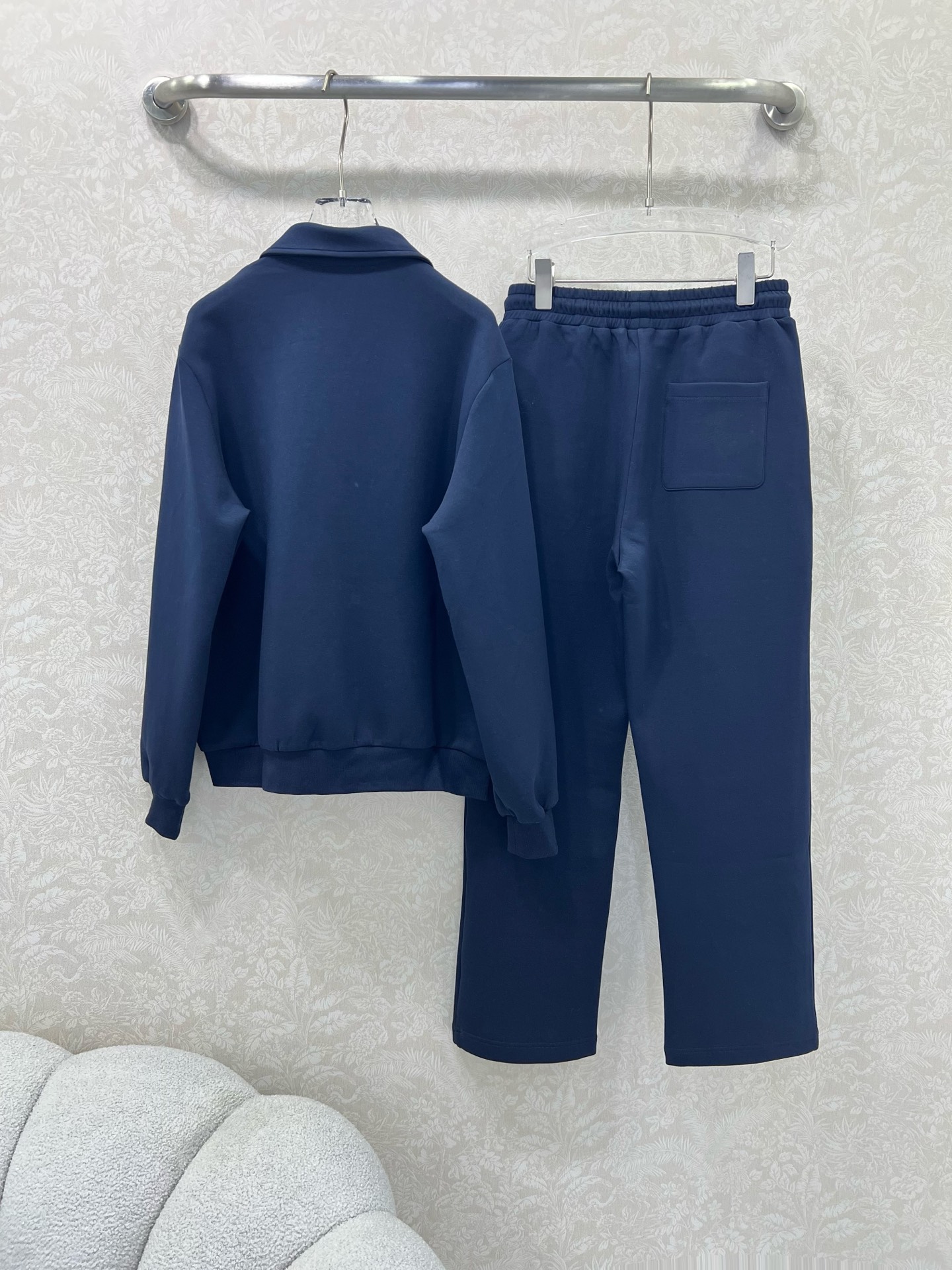 🔥🔥 Prad*25新款套装 连帽拉链外套➕小直筒长裤的组合 外套字母刺绣 休闲复古又时髦 简约的线条轮