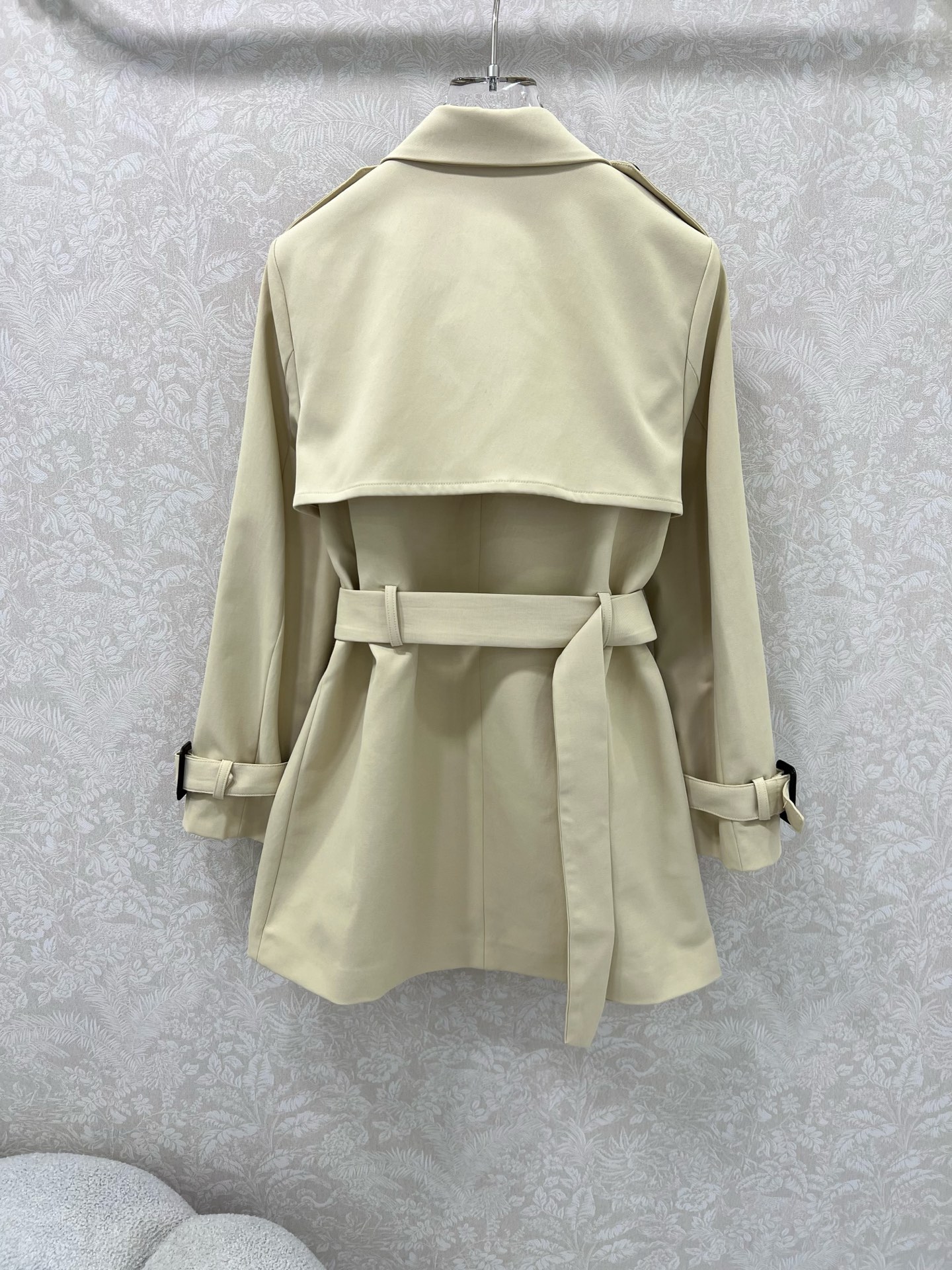 🔥🔥 GUCC*25 短款风衣外套 气质翻领领口字母刺绣 双排扣设计时髦又高级！配送定制腰带袖带 随性优