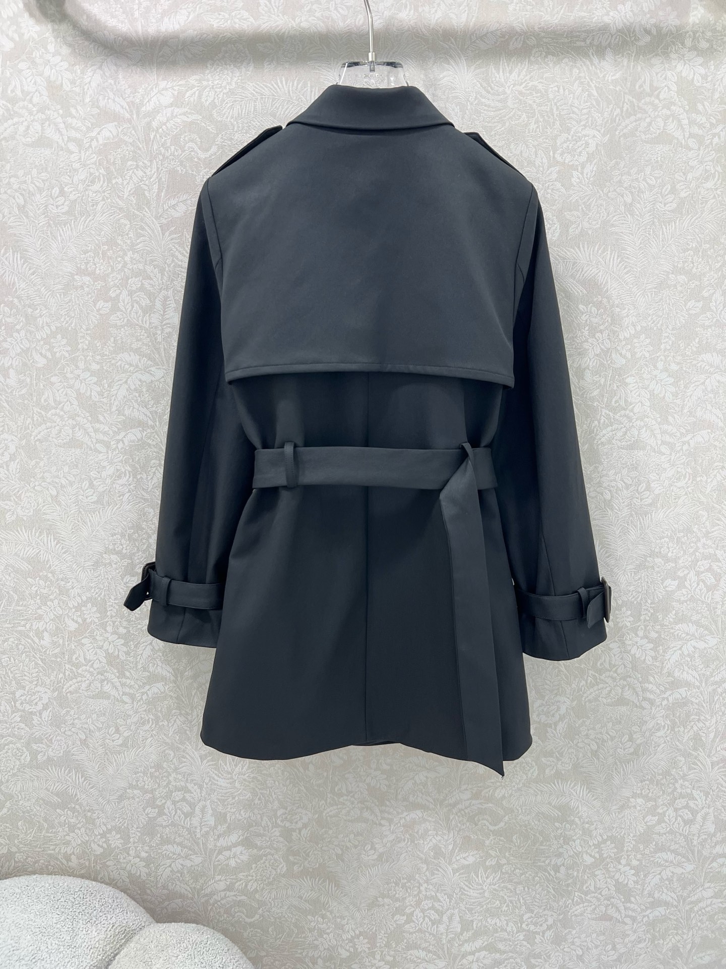 🔥🔥 GUCC*25 短款风衣外套 气质翻领领口字母刺绣 双排扣设计时髦又高级！配送定制腰带袖带 随性优