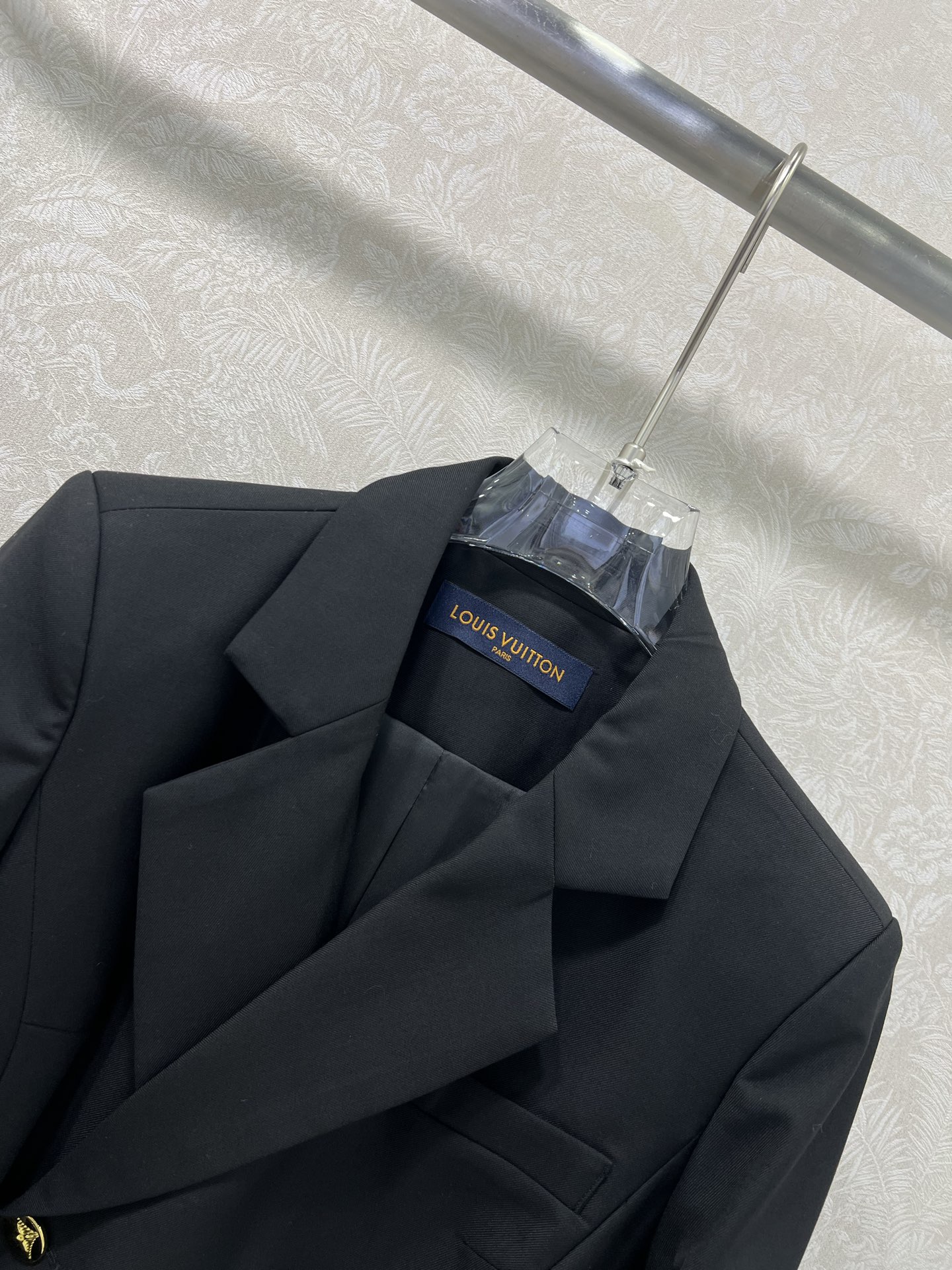 🔥🔥Louis Vui*ton 25新款 翻领不规则中长款西装外套 袖口与裙身拼接logo老花百褶设计 