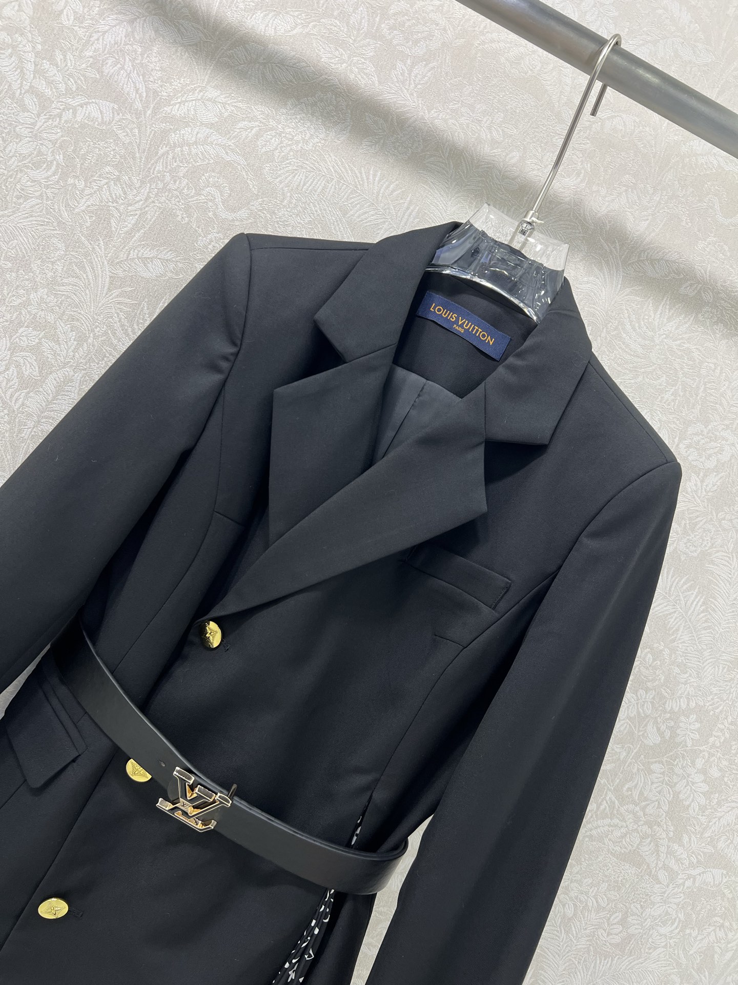 🔥🔥Louis Vui*ton 25新款 翻领不规则中长款西装外套 袖口与裙身拼接logo老花百褶设计 