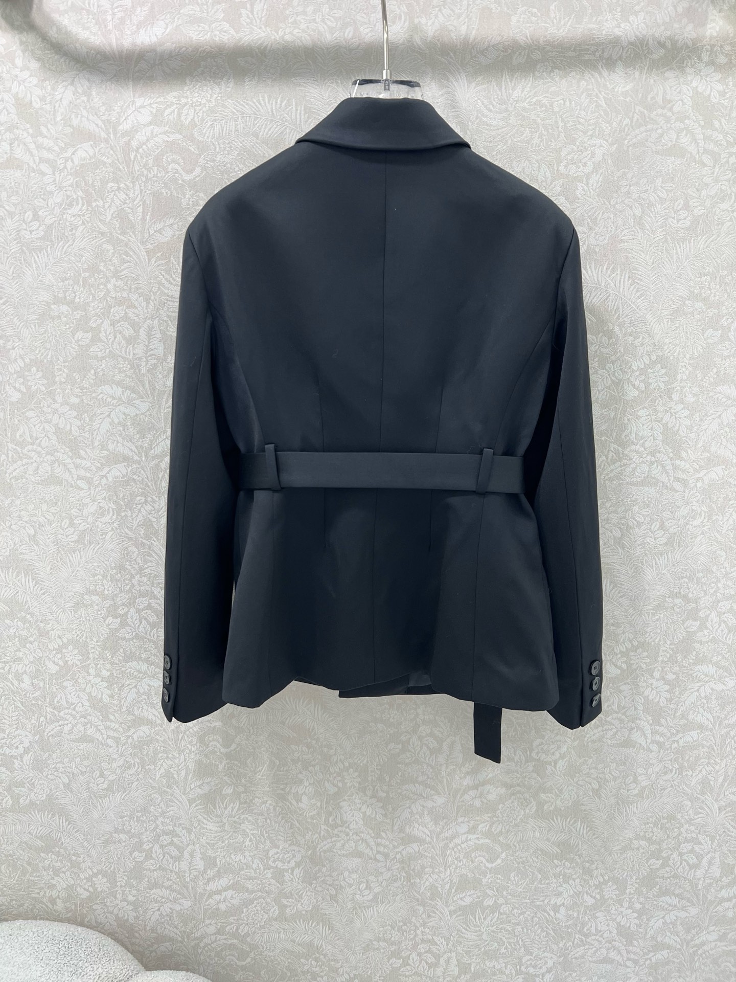 🔥🔥DIO*25秋冬新品经典双排扣腰带收腰西装外套 肩膀处定位蜻蜓刺绣工艺非常戏睛 精致干练又奢华 3D