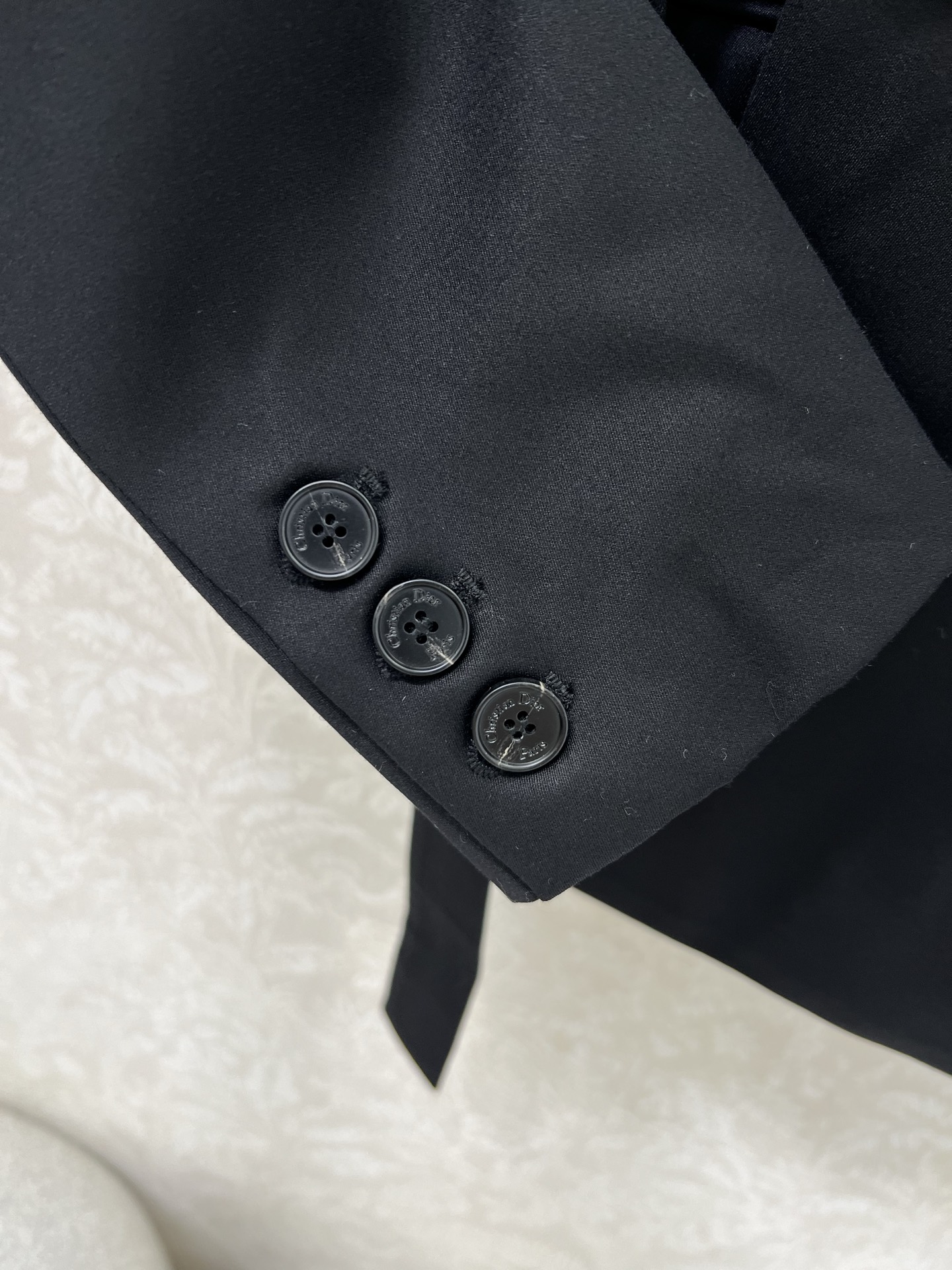 🔥🔥DIO*25秋冬新品经典双排扣腰带收腰西装外套 肩膀处定位蜻蜓刺绣工艺非常戏睛 精致干练又奢华 3D