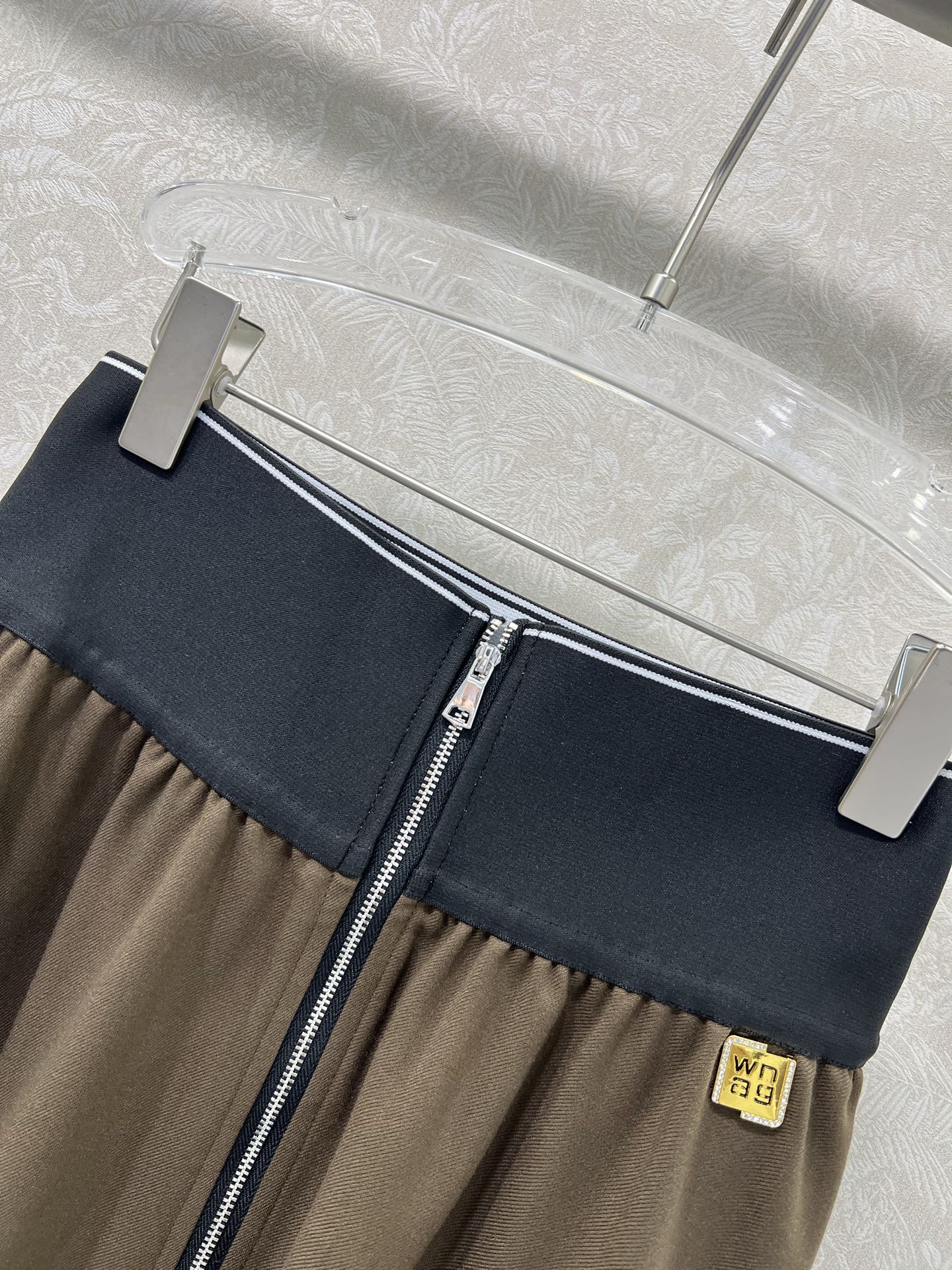 🔥🔥Alexand*r wang大王22早秋新品大王家纯色高腰织带半裙，不可多得的半裙一条，腰头以aw字