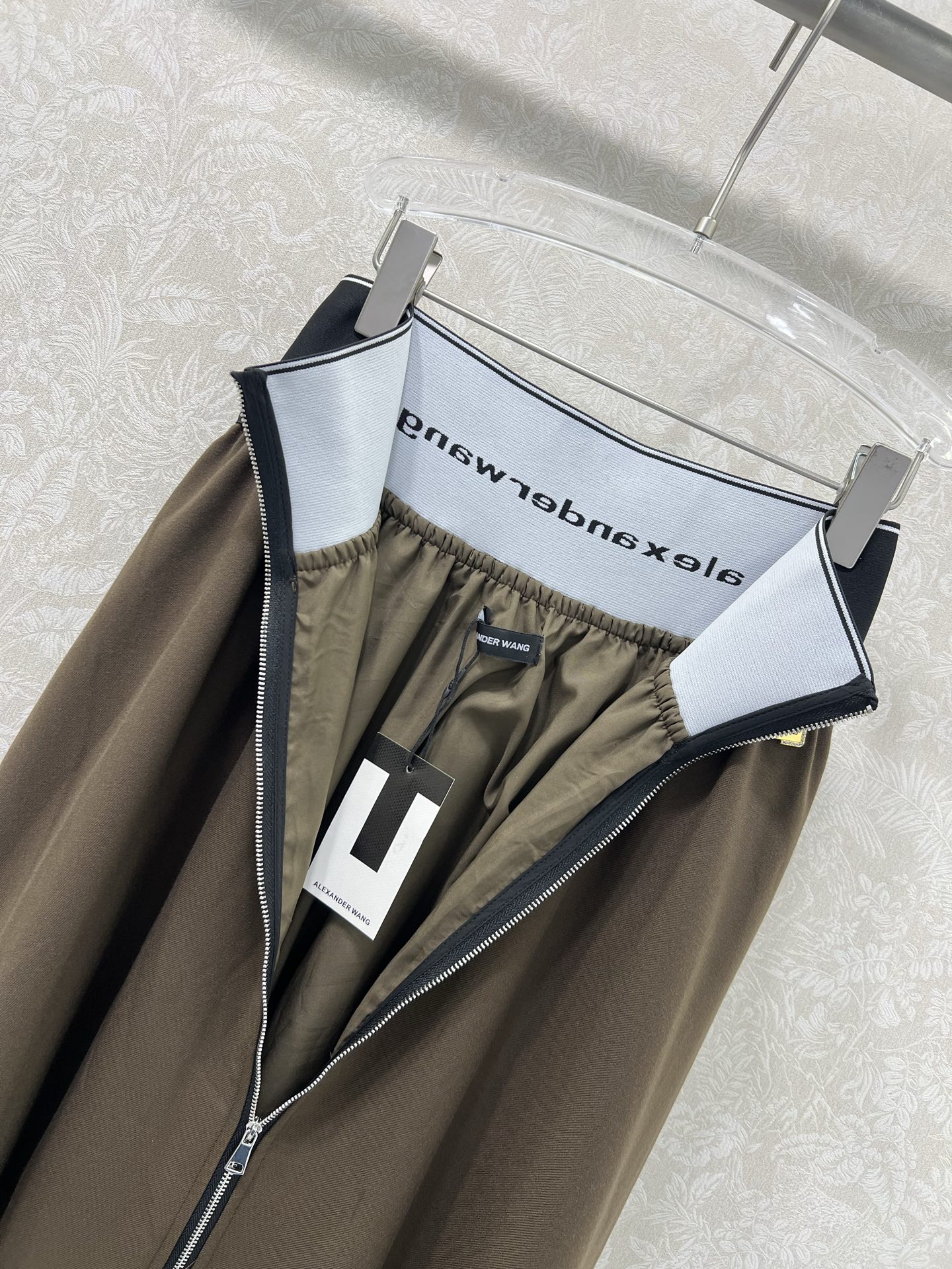 🔥🔥Alexand*r wang大王22早秋新品大王家纯色高腰织带半裙，不可多得的半裙一条，腰头以aw字