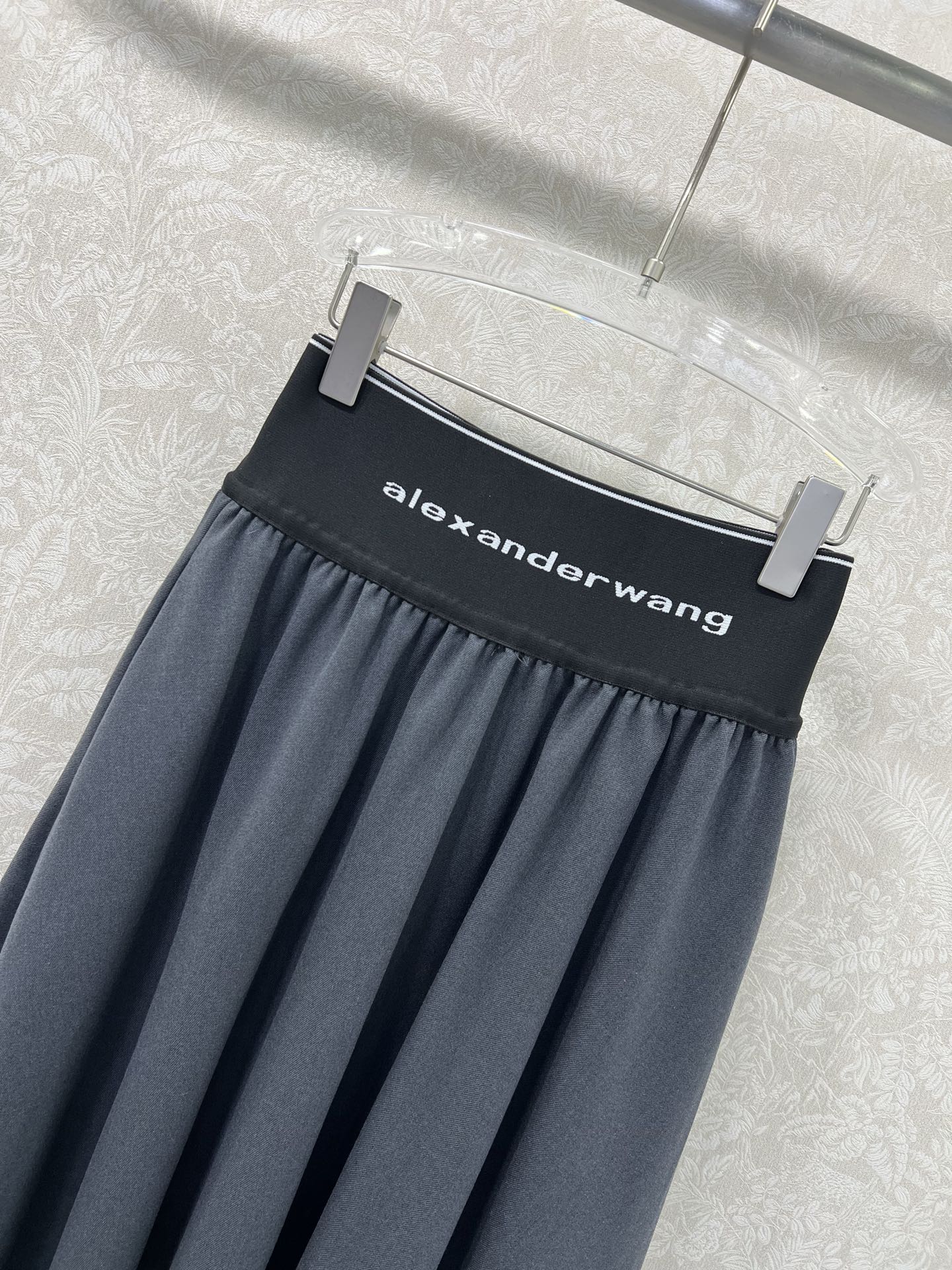 🔥🔥Alexand*r wang大王22早秋新品大王家纯色高腰织带半裙，不可多得的半裙一条，腰头以aw字
