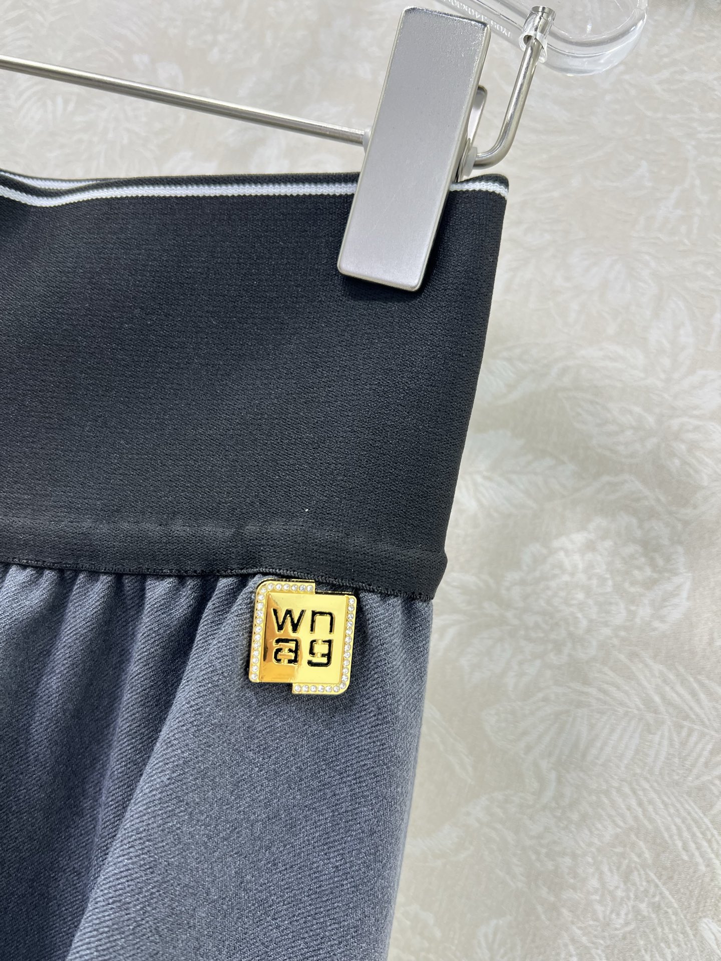 🔥🔥Alexand*r wang大王22早秋新品大王家纯色高腰织带半裙，不可多得的半裙一条，腰头以aw字