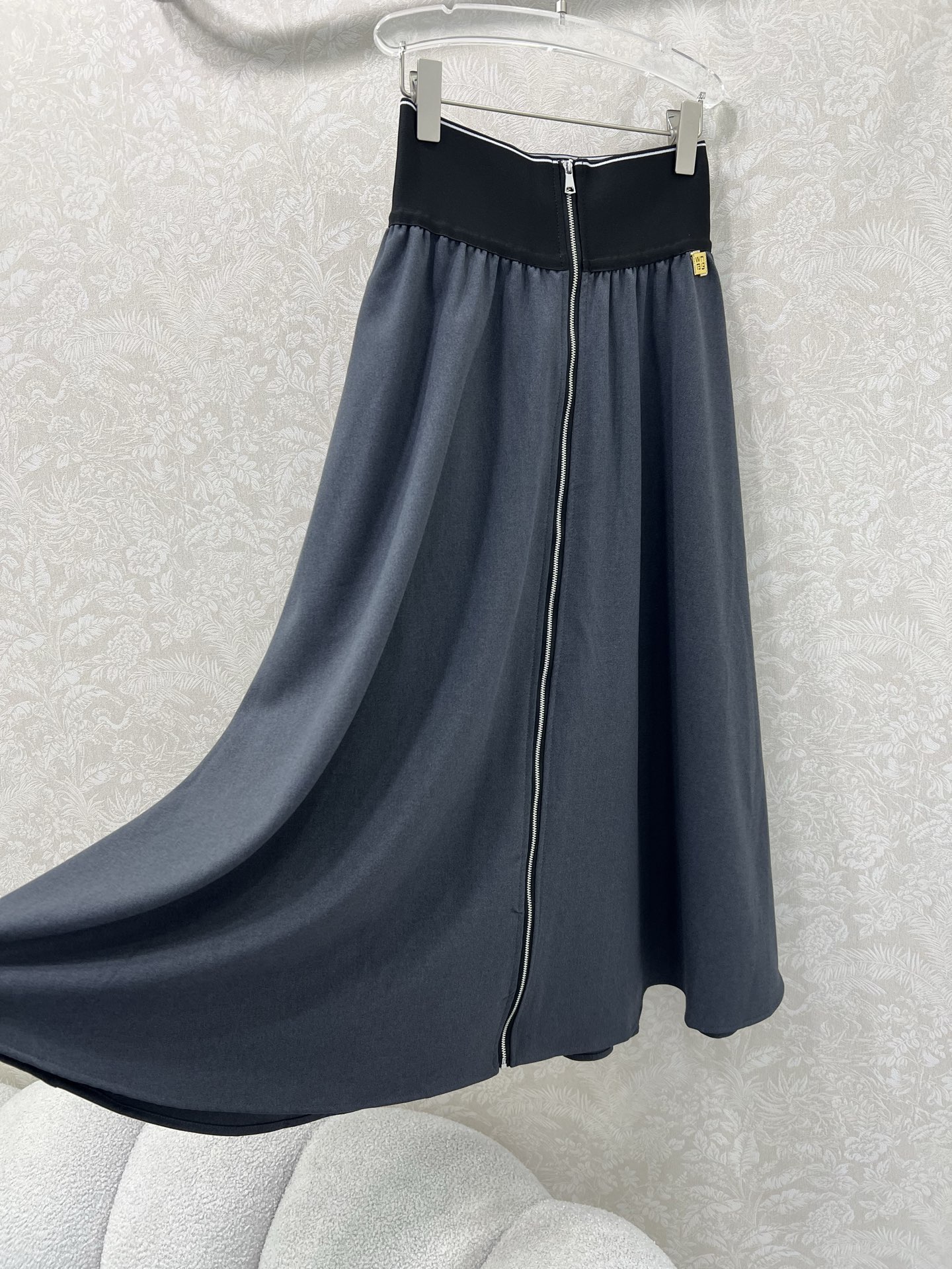 🔥🔥Alexand*r wang大王22早秋新品大王家纯色高腰织带半裙，不可多得的半裙一条，腰头以aw字