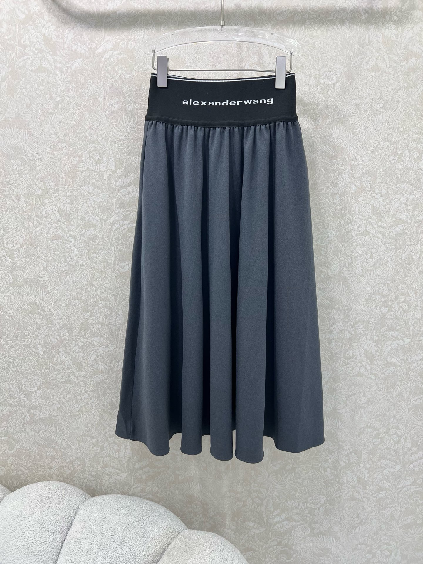 🔥🔥Alexand*r wang大王22早秋新品大王家纯色高腰织带半裙，不可多得的半裙一条，腰头以aw字