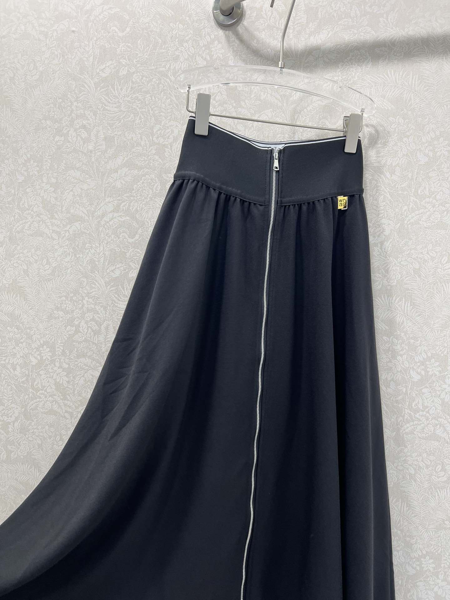 🔥🔥Alexand*r wang大王22早秋新品大王家纯色高腰织带半裙，不可多得的半裙一条，腰头以aw字