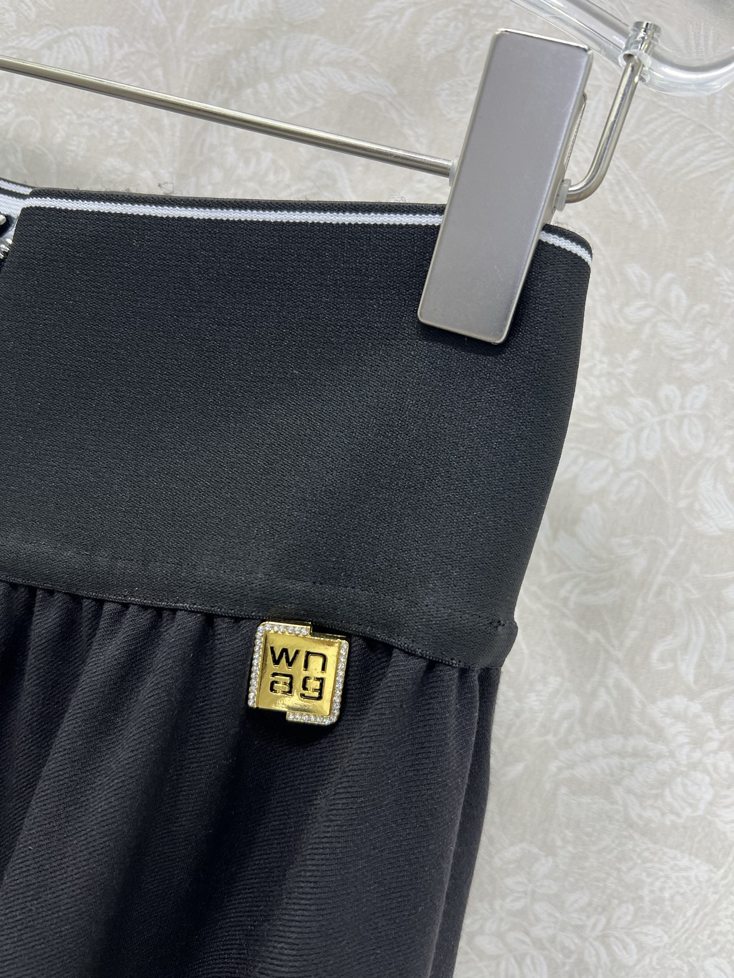 🔥🔥Alexand*r wang大王22早秋新品大王家纯色高腰织带半裙，不可多得的半裙一条，腰头以aw字