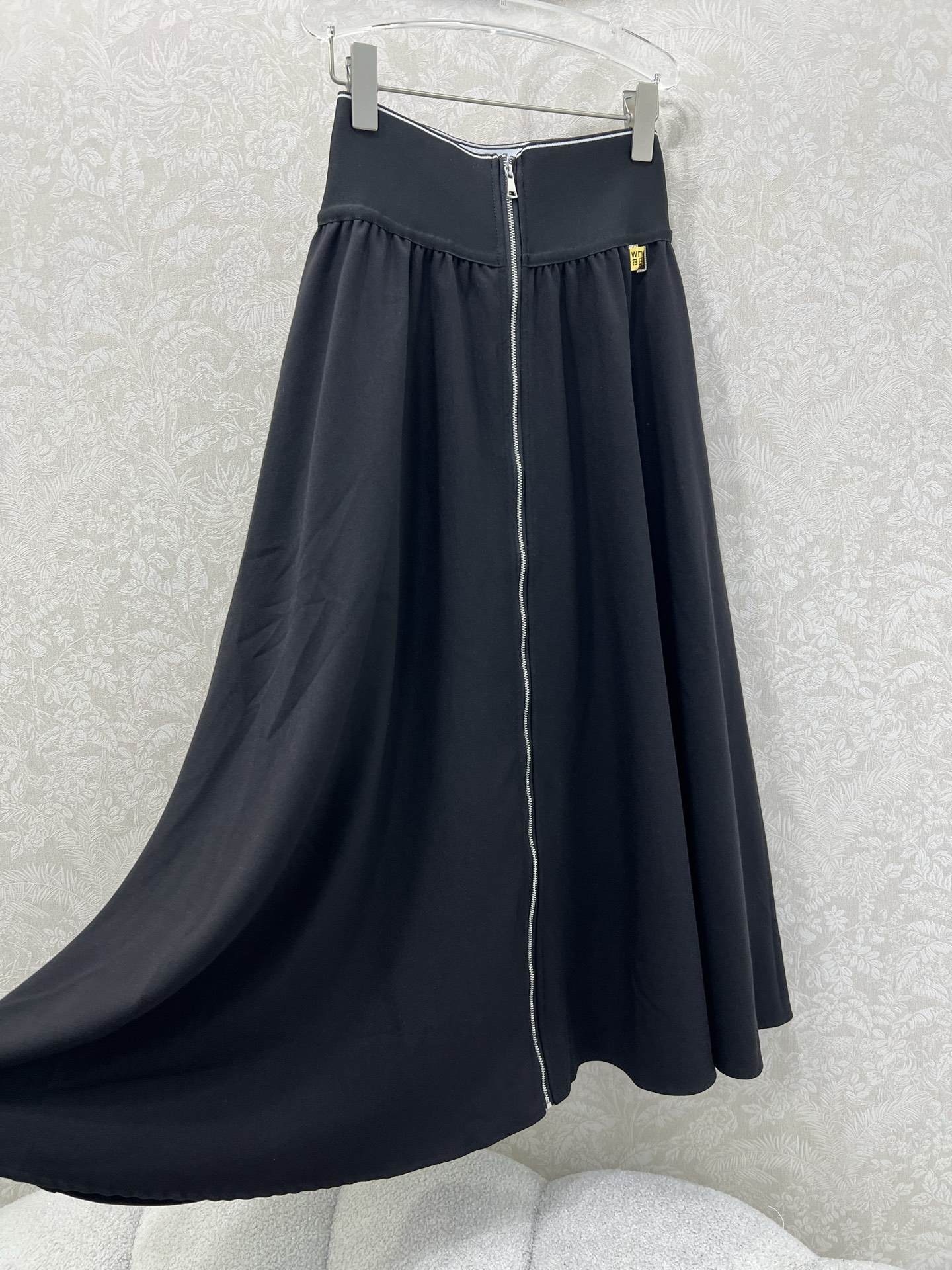 🔥🔥Alexand*r wang大王22早秋新品大王家纯色高腰织带半裙，不可多得的半裙一条，腰头以aw字