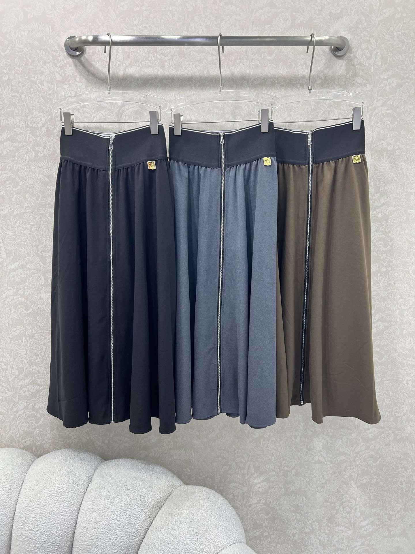 🔥🔥Alexand*r wang大王22早秋新品大王家纯色高腰织带半裙，不可多得的半裙一条，腰头以aw字