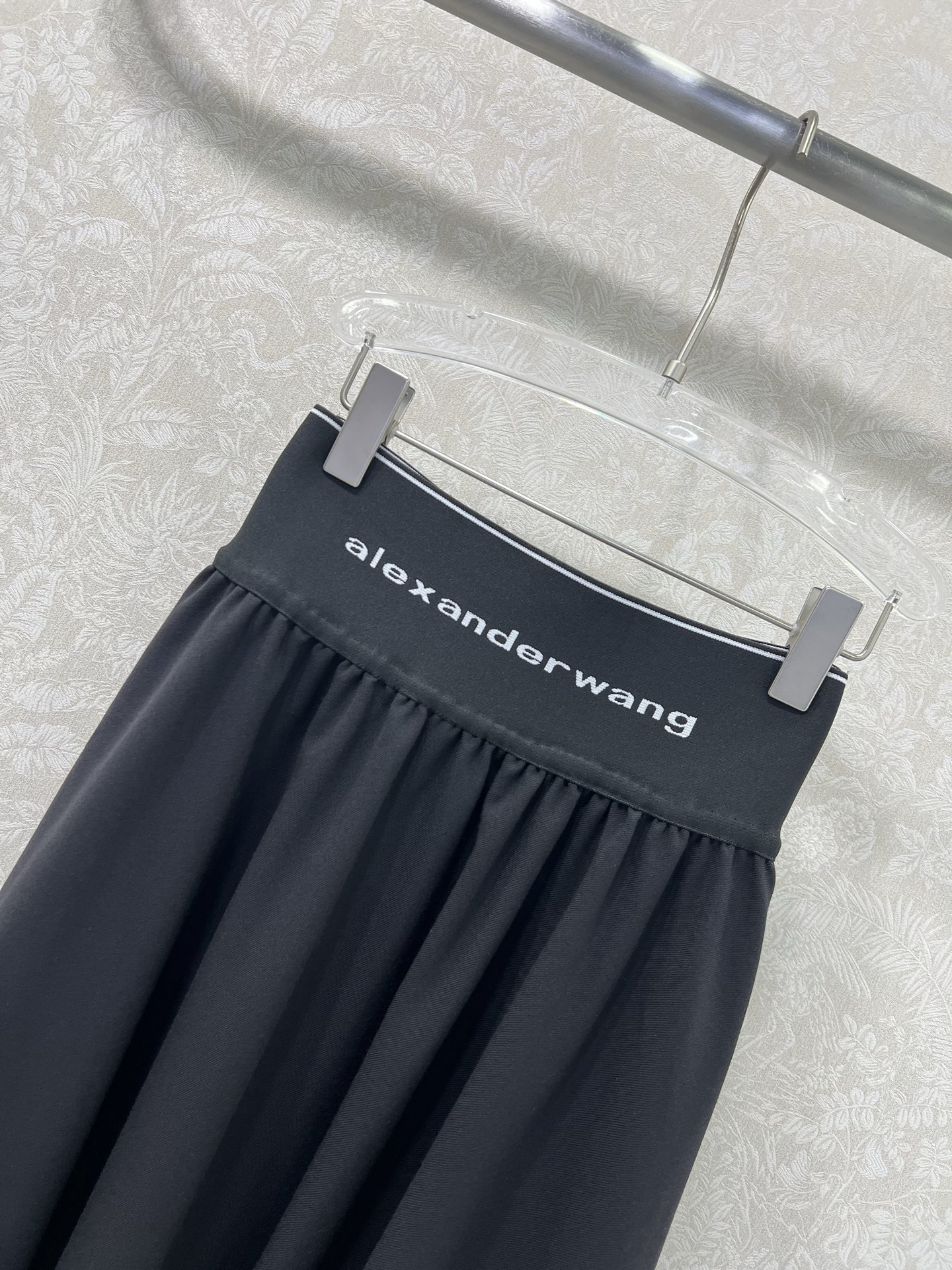 🔥🔥Alexand*r wang大王22早秋新品大王家纯色高腰织带半裙，不可多得的半裙一条，腰头以aw字