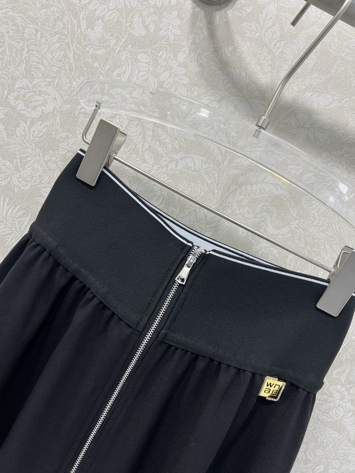 🔥🔥Alexand*r wang大王22早秋新品大王家纯色高腰织带半裙，不可多得的半裙一条，腰头以aw字